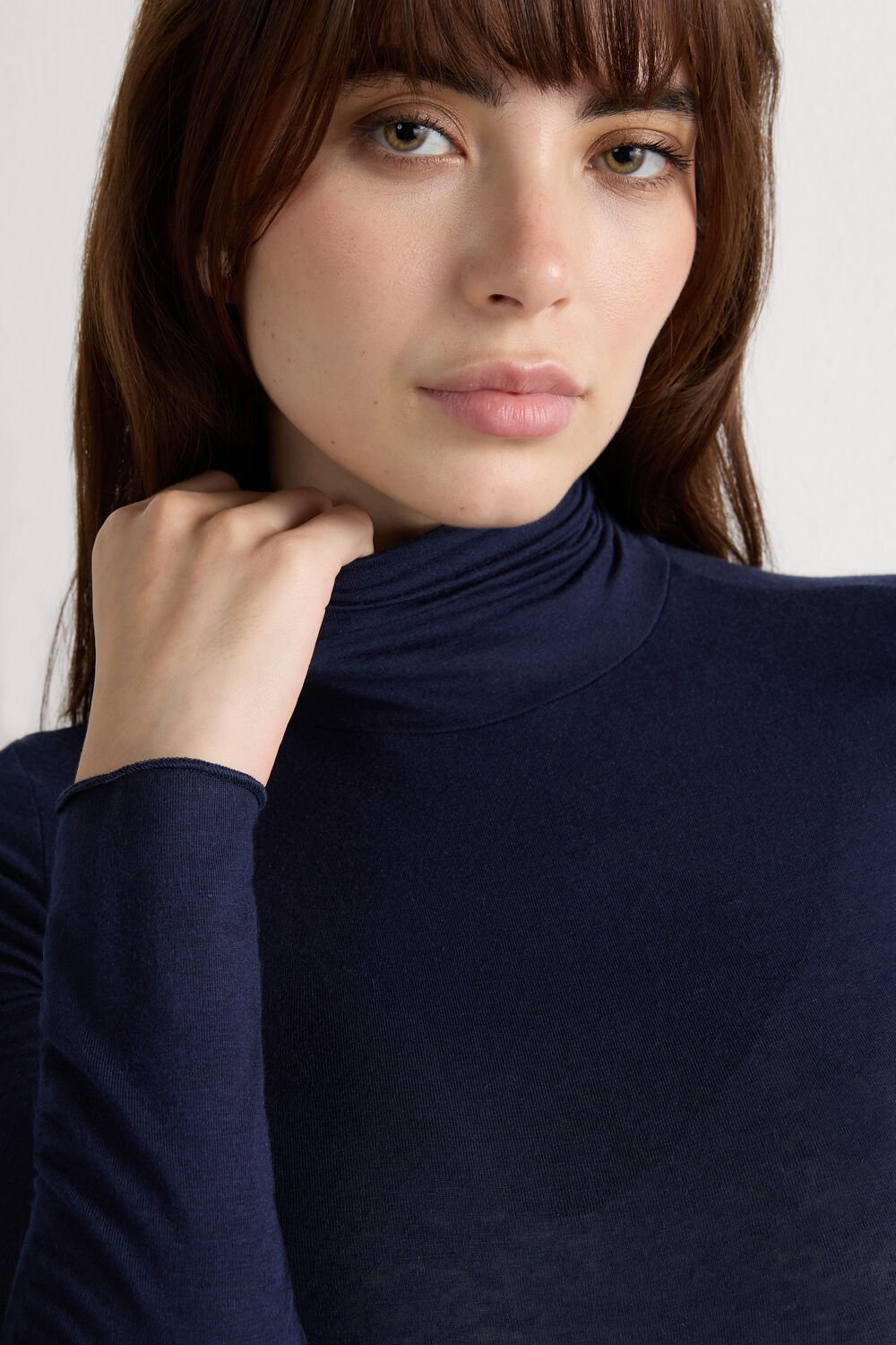 Blusa ultraleve de gola alta em modal e cashmere