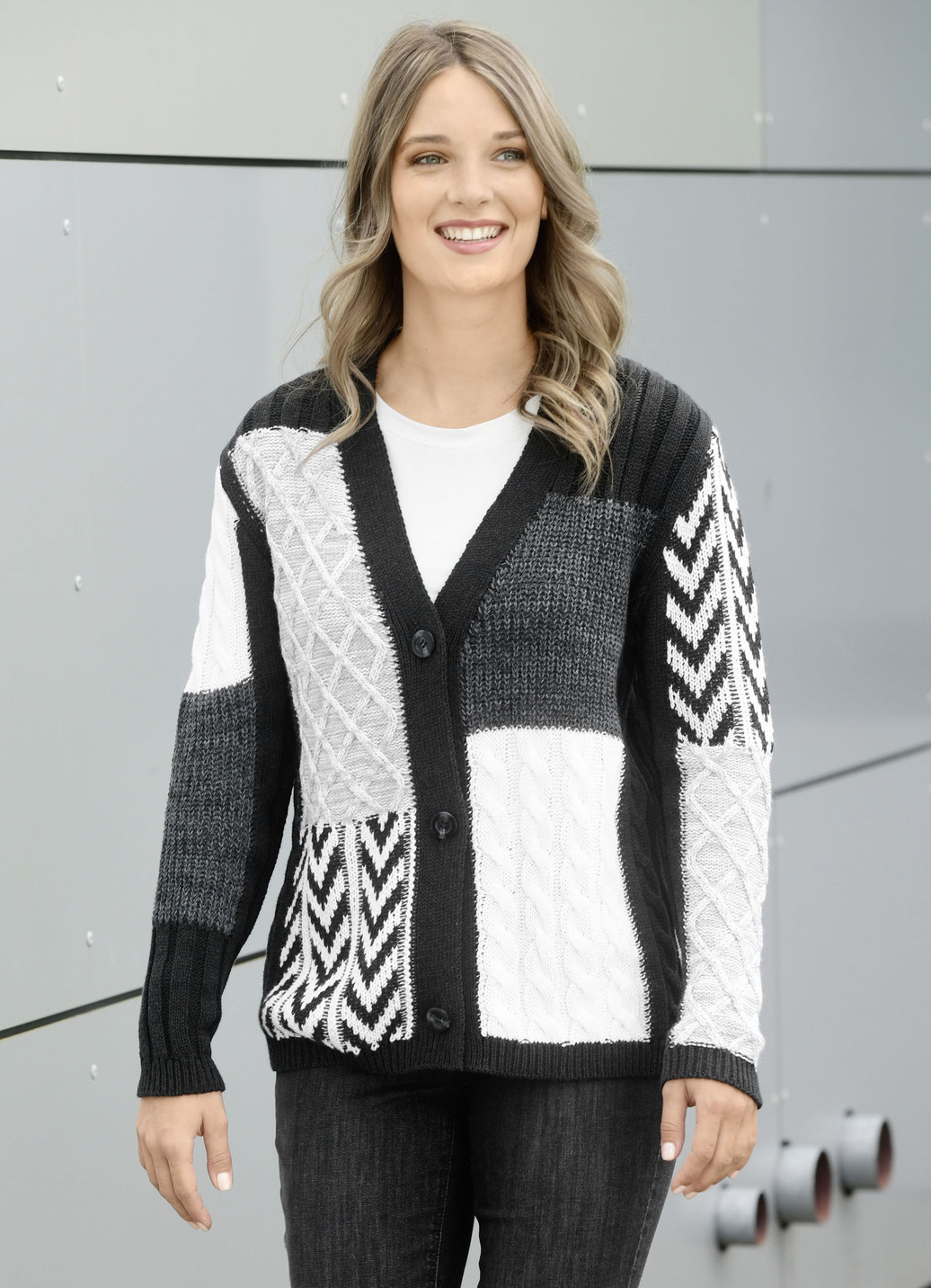 Strickjacke in Mustermix