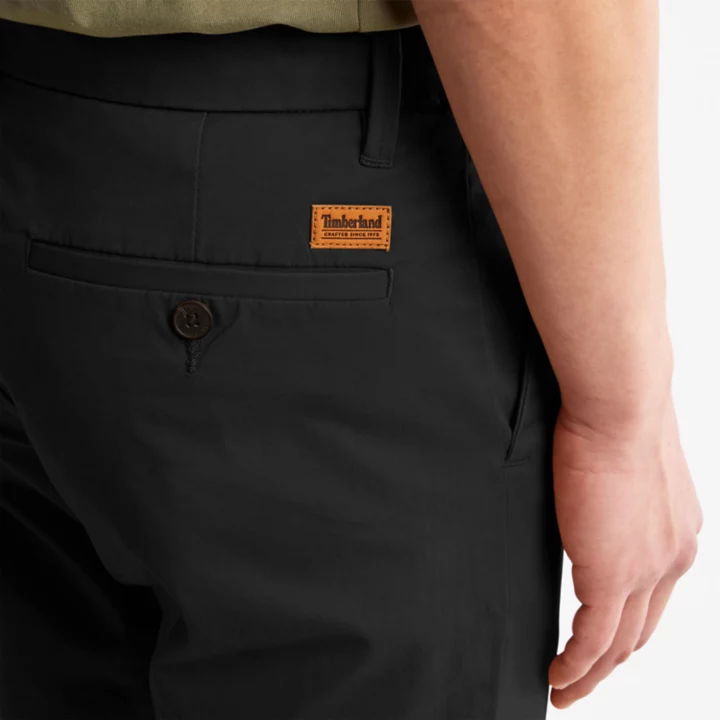 Calças chino elásticas Sargent Lake para homem, na cor preta.