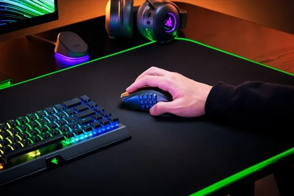 Razer Naga V2 Pro - Mus - ergonomisk - MMO, HyperScroll Pro-hjul, gaming - højrehåndet - optisk - 20 knapper - kablet, trådløs - Bluetooth, USB-C, 2.4 GHz