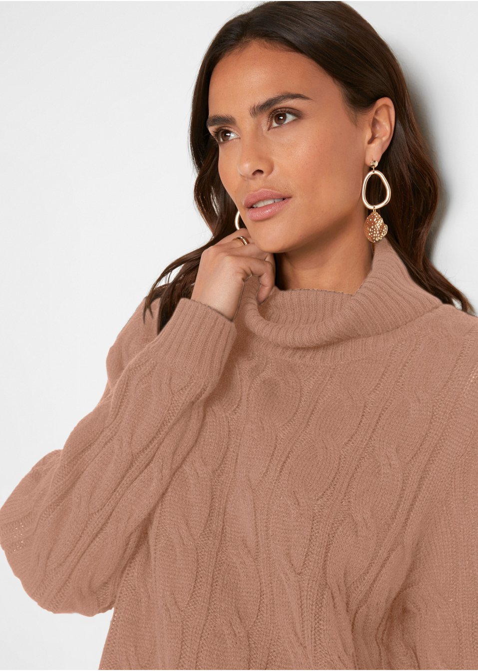 Pull col roulé à motif torsadé