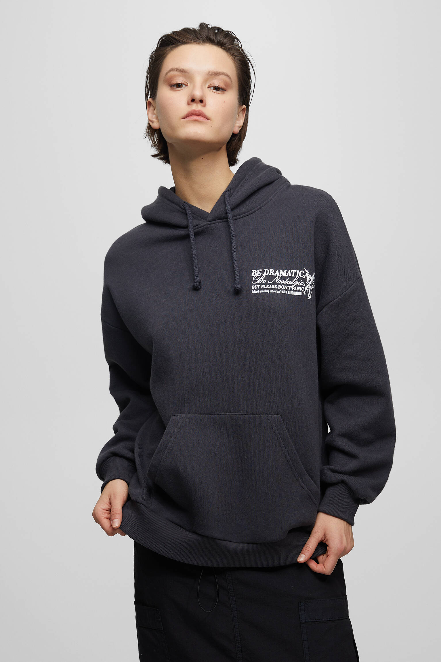 MOLETOM OVERSIZE COM ESTAMPA NAS COSTAS - NEG-DELAV