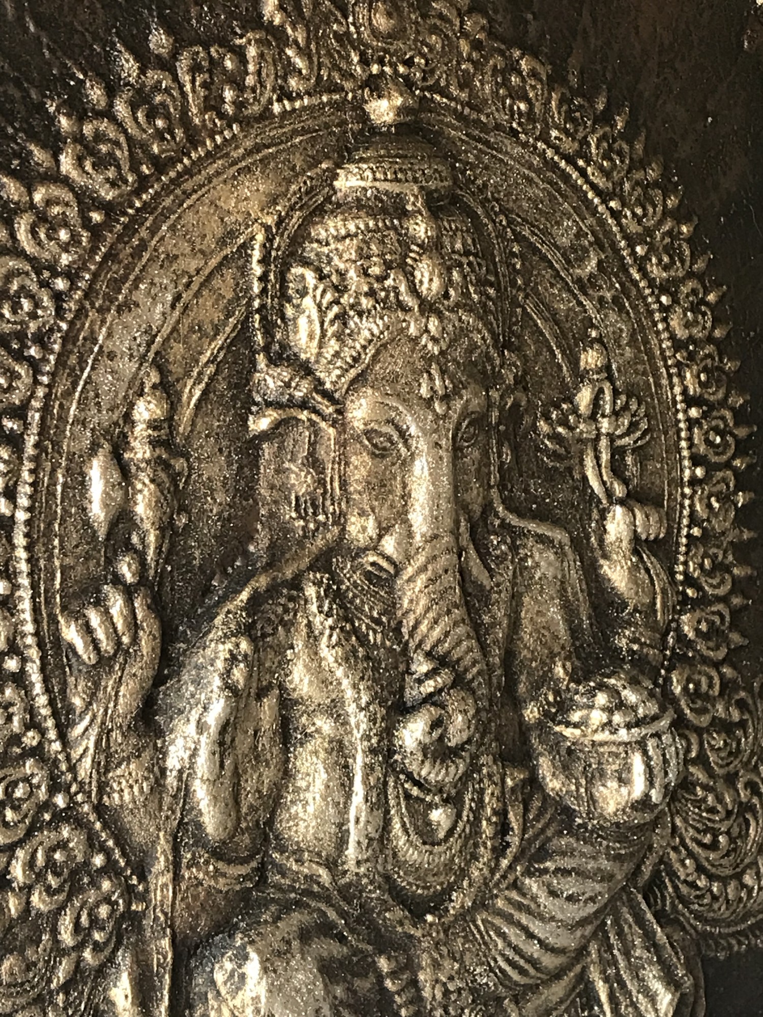 Relief-Gemälde 'Ganesha 3D', silber, H 90 cm, B 70 cm, T 12 cm von fischer's lagerhaus