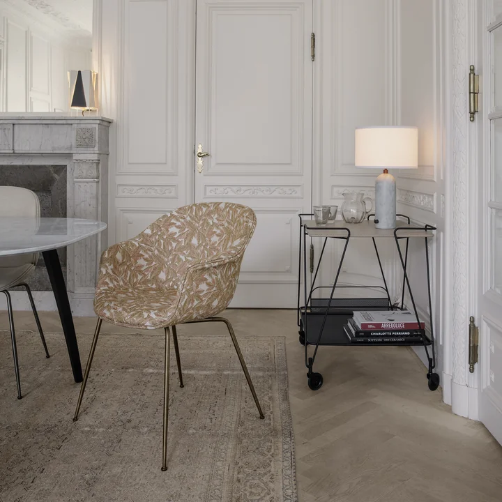 Gubi - Bat Dining Stuhl, Base schwarz / new beige