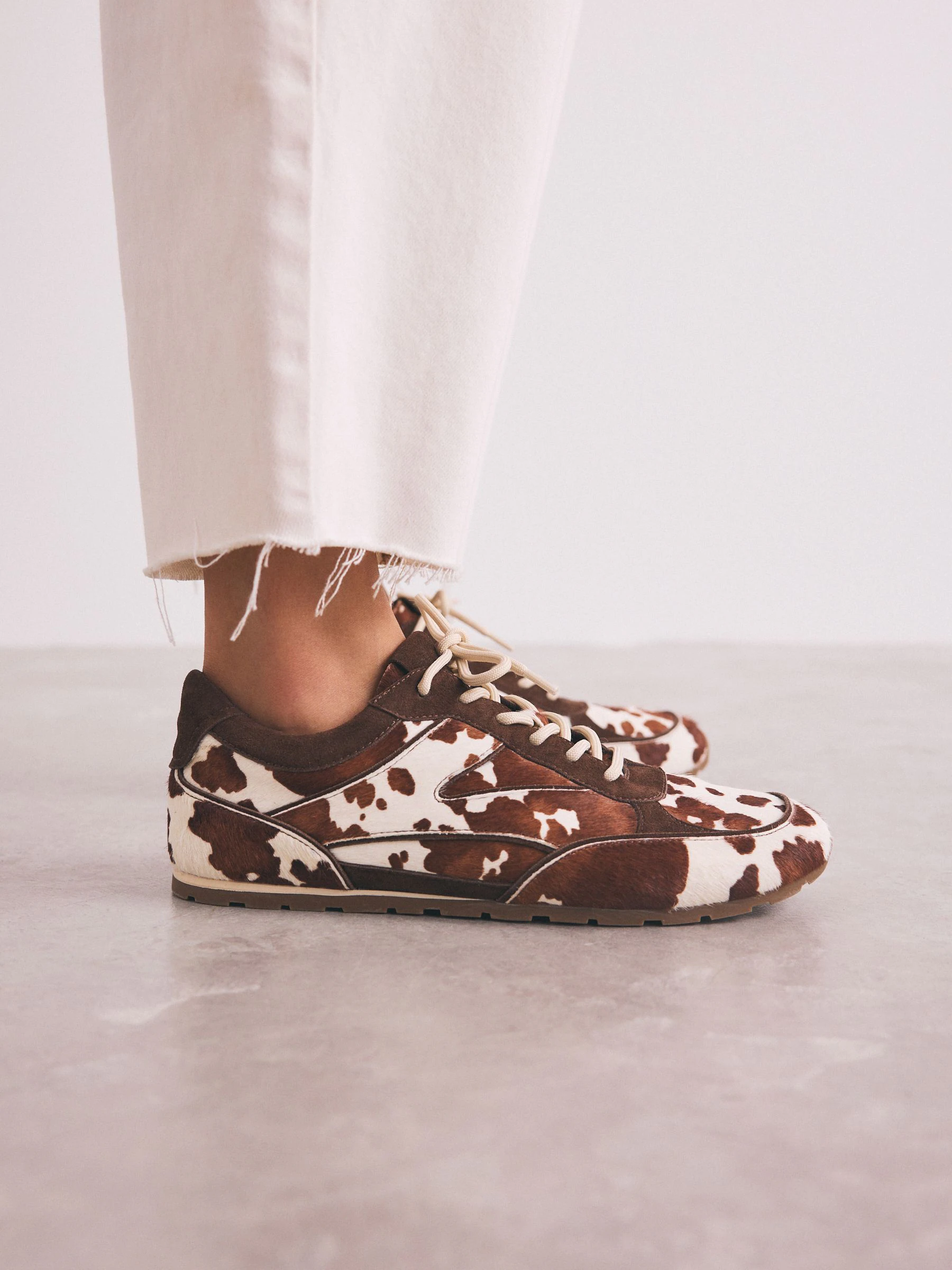 Koeienprint - Slim Premium Leren Trainers met Vetersluiting