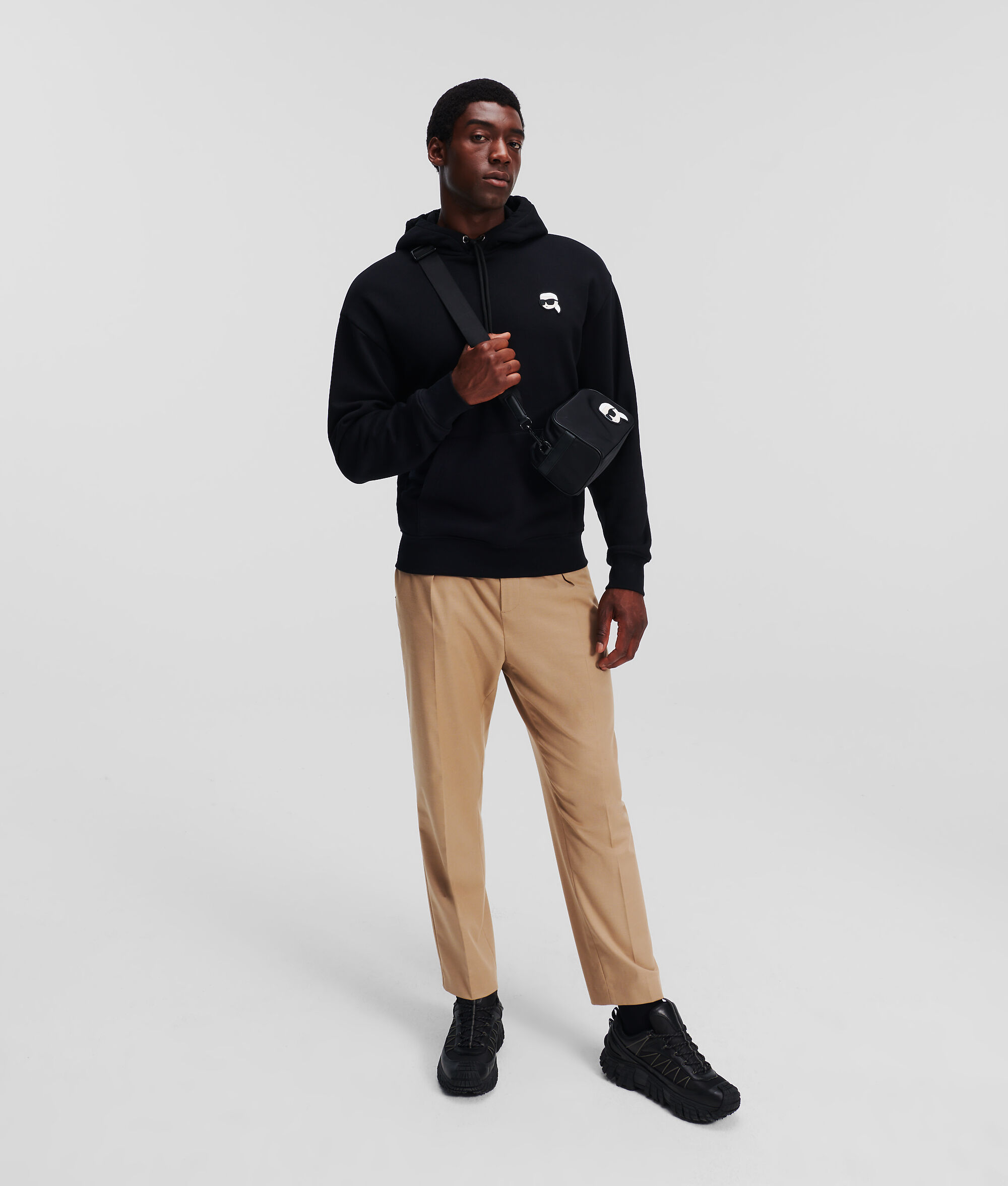 SWEAT À CAPUCHE AVEC ÉCUSSON K/IKONIK KARL
