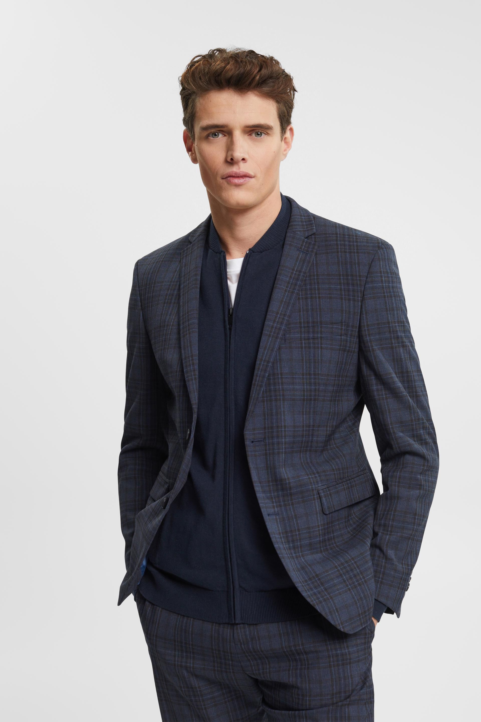 Tendance mix & match : blazer à boutonnage droit et motif carreaux