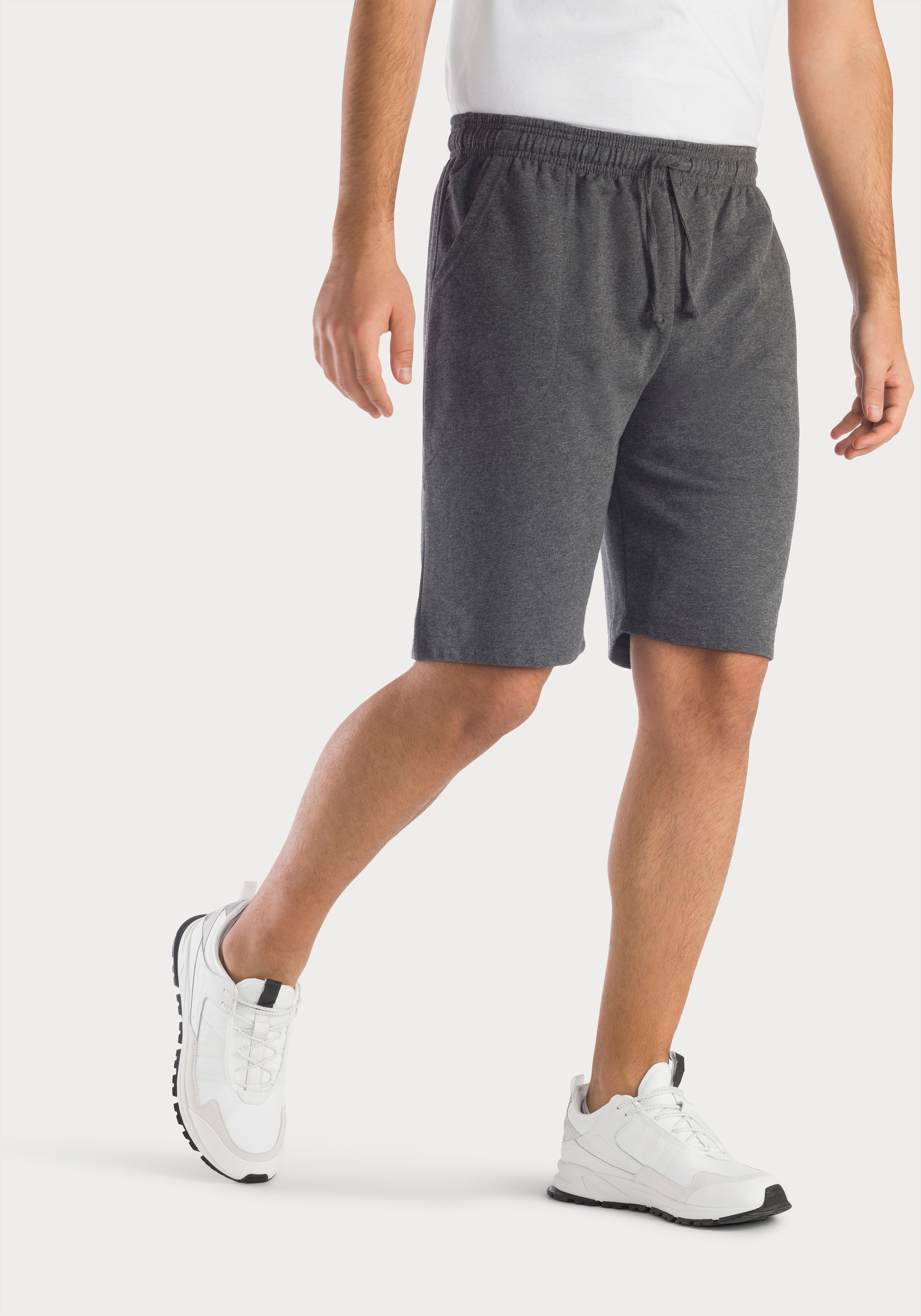 KangaROOS Sweatshorts »kurze Jogginghose«  aus weicher Sweatware mit Kordel
