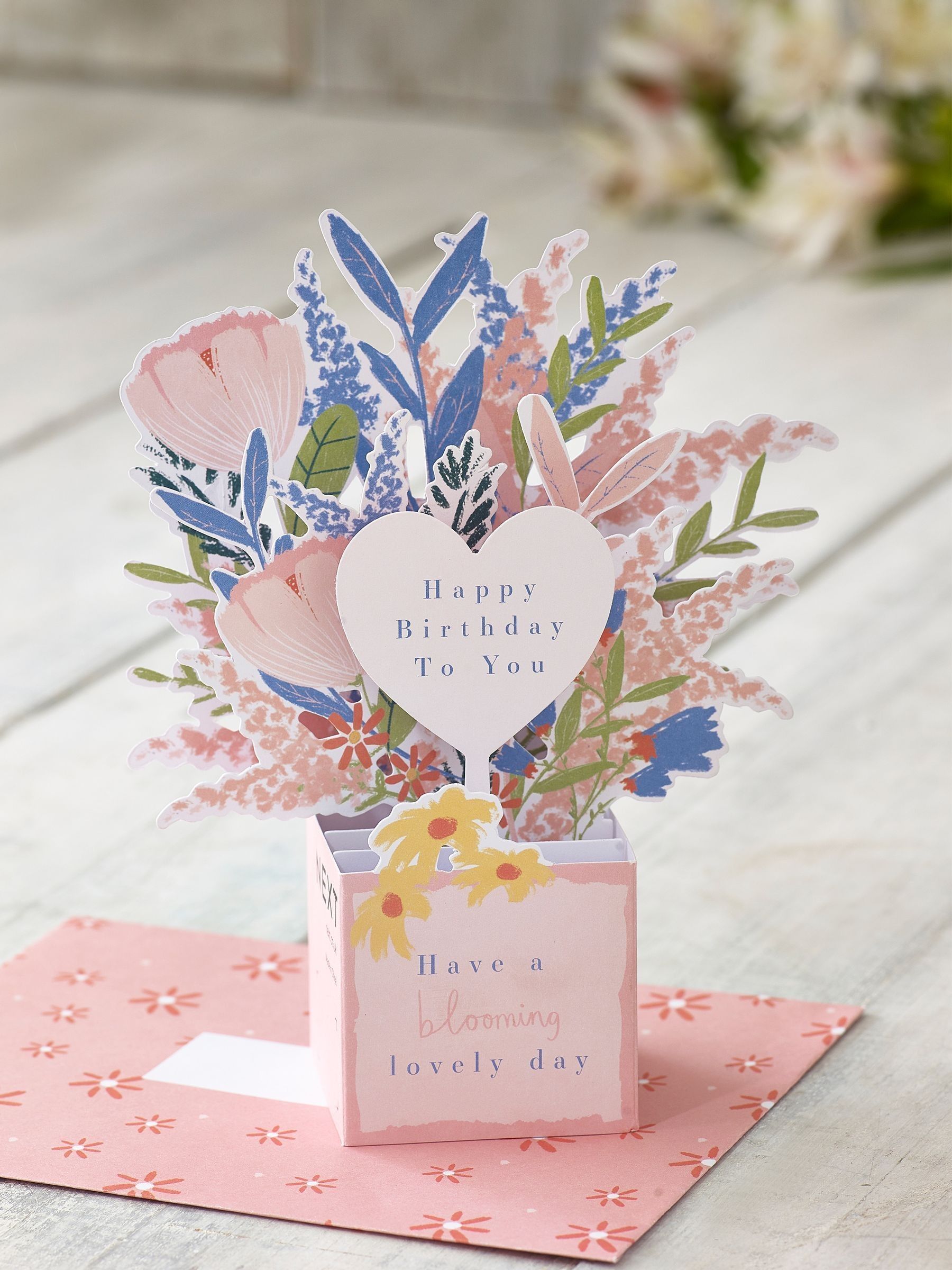 Uitklapbare verjaardagskaart met bloemen