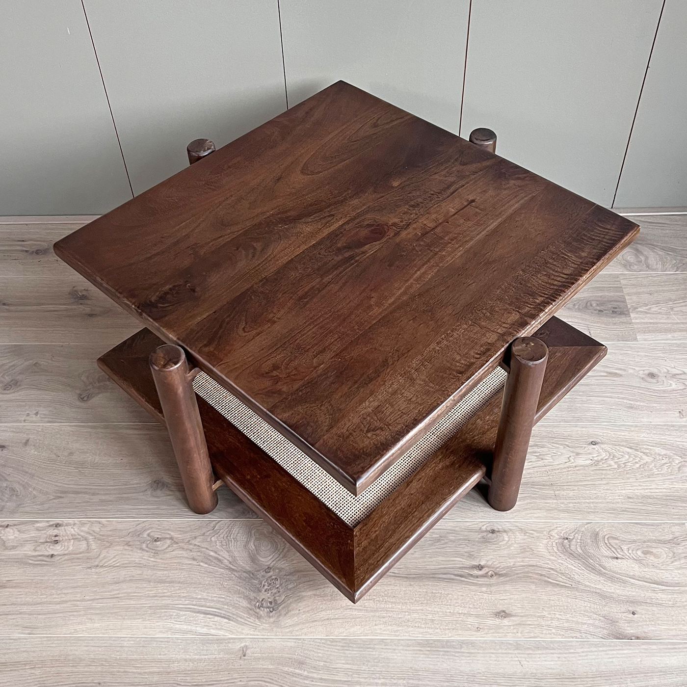 Mango salontafel walnoot met rotan vierkant