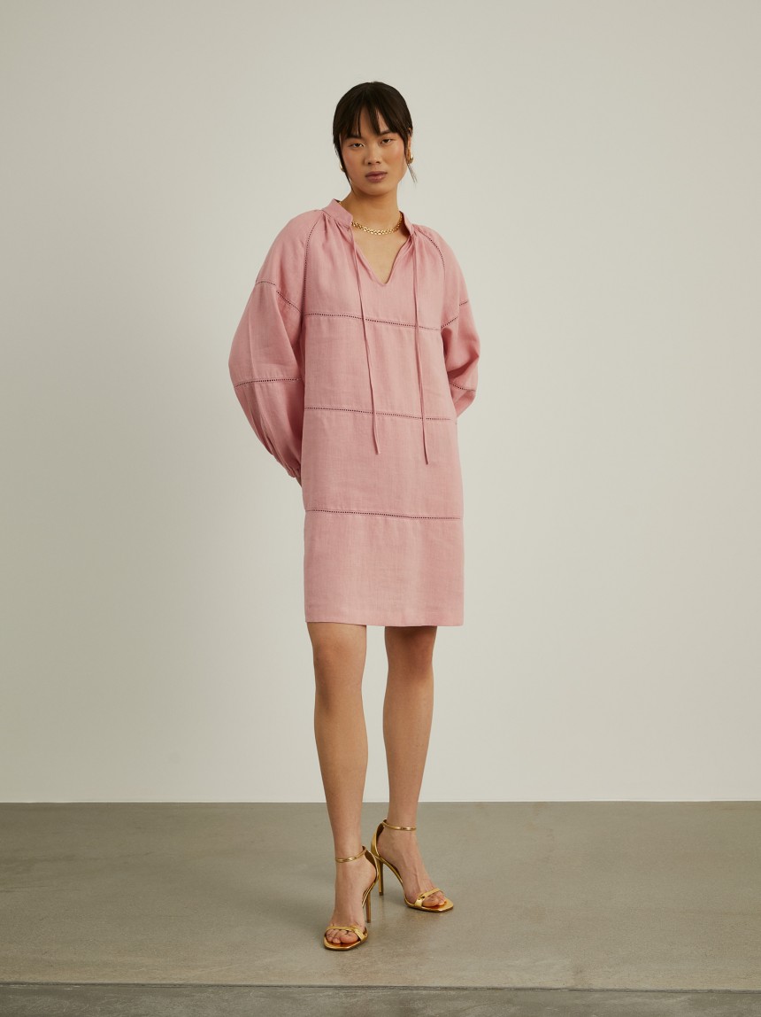 Vestido em linho com manga abalonada