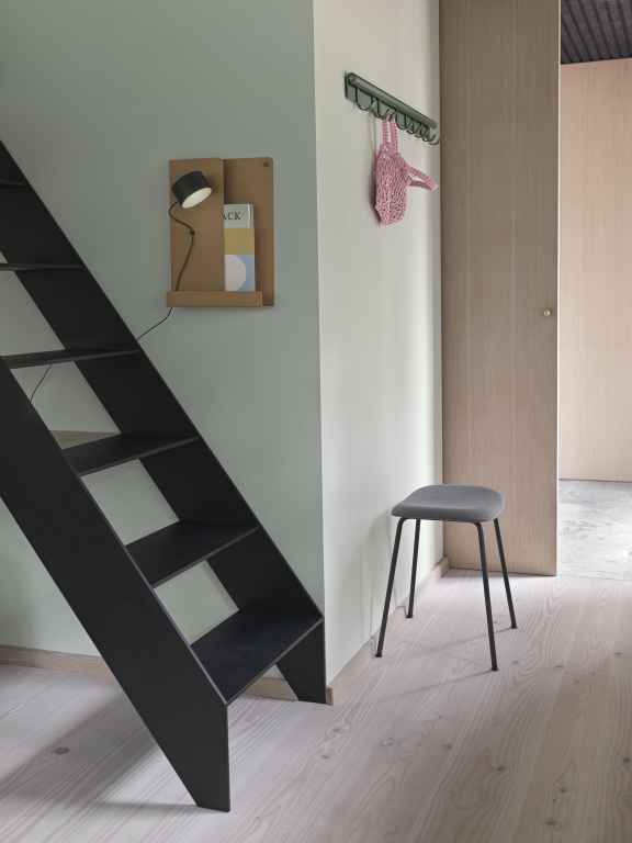 Muuto Coil wandkapstok 100cm plum