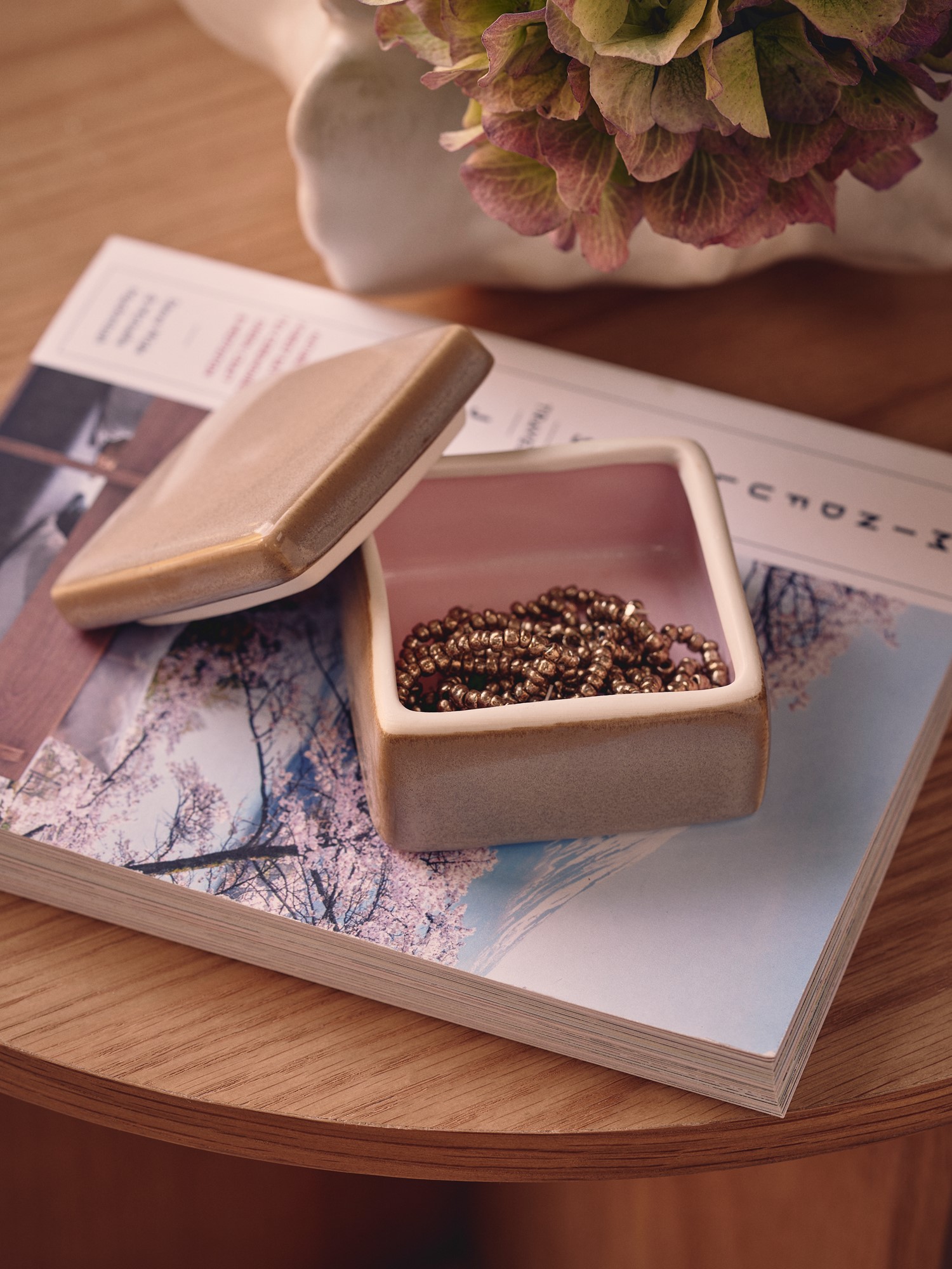 Dekorativ krukke | Keramik. 7,5 x 7,5 x 4,5 cm. | Warm Grey