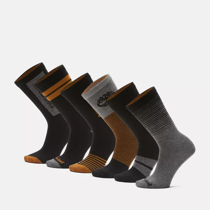 Conjunto de presente com seis pares de meias cano médio sortidas nas cores preto/cinza/marrom.