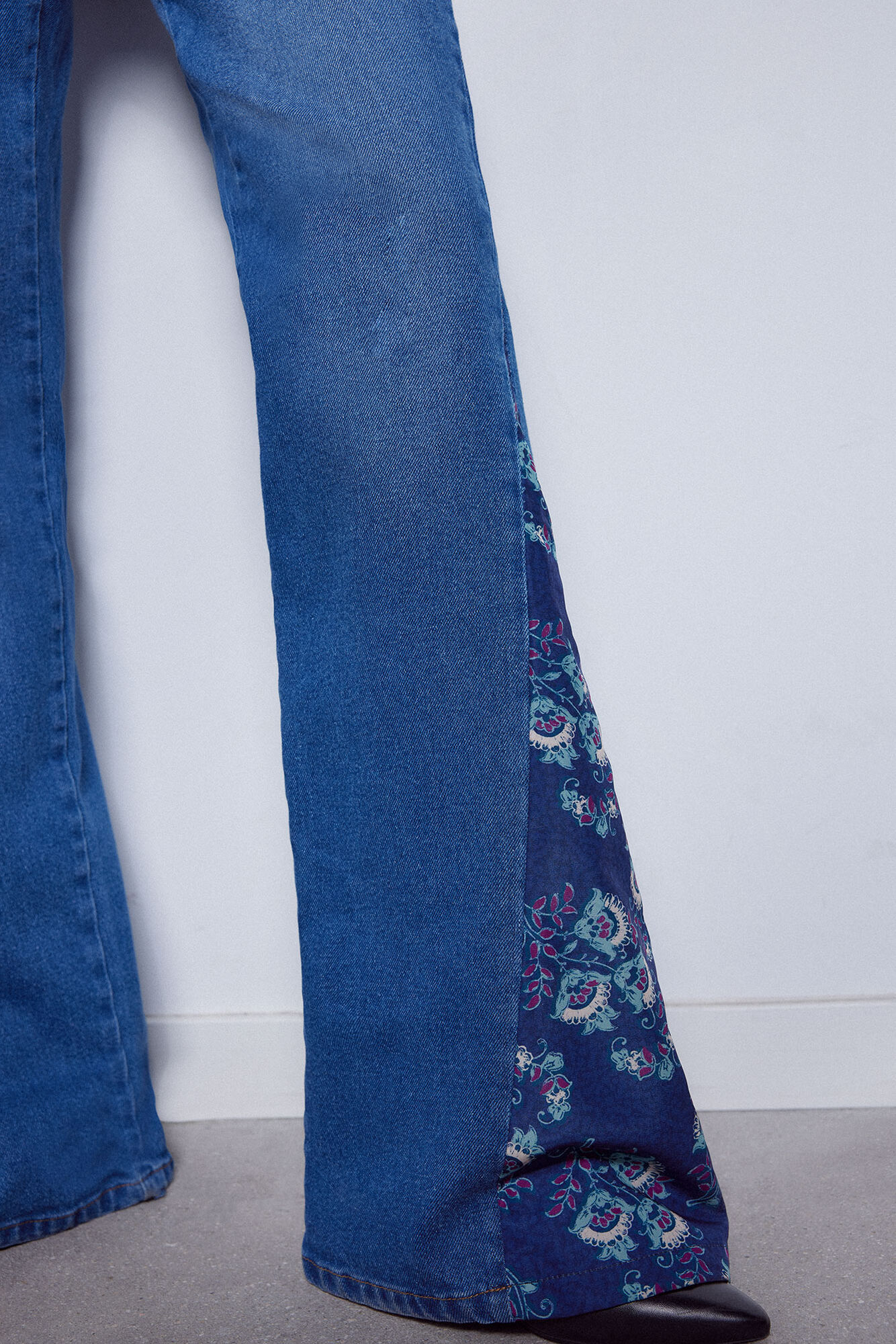 calças jeans estampadas