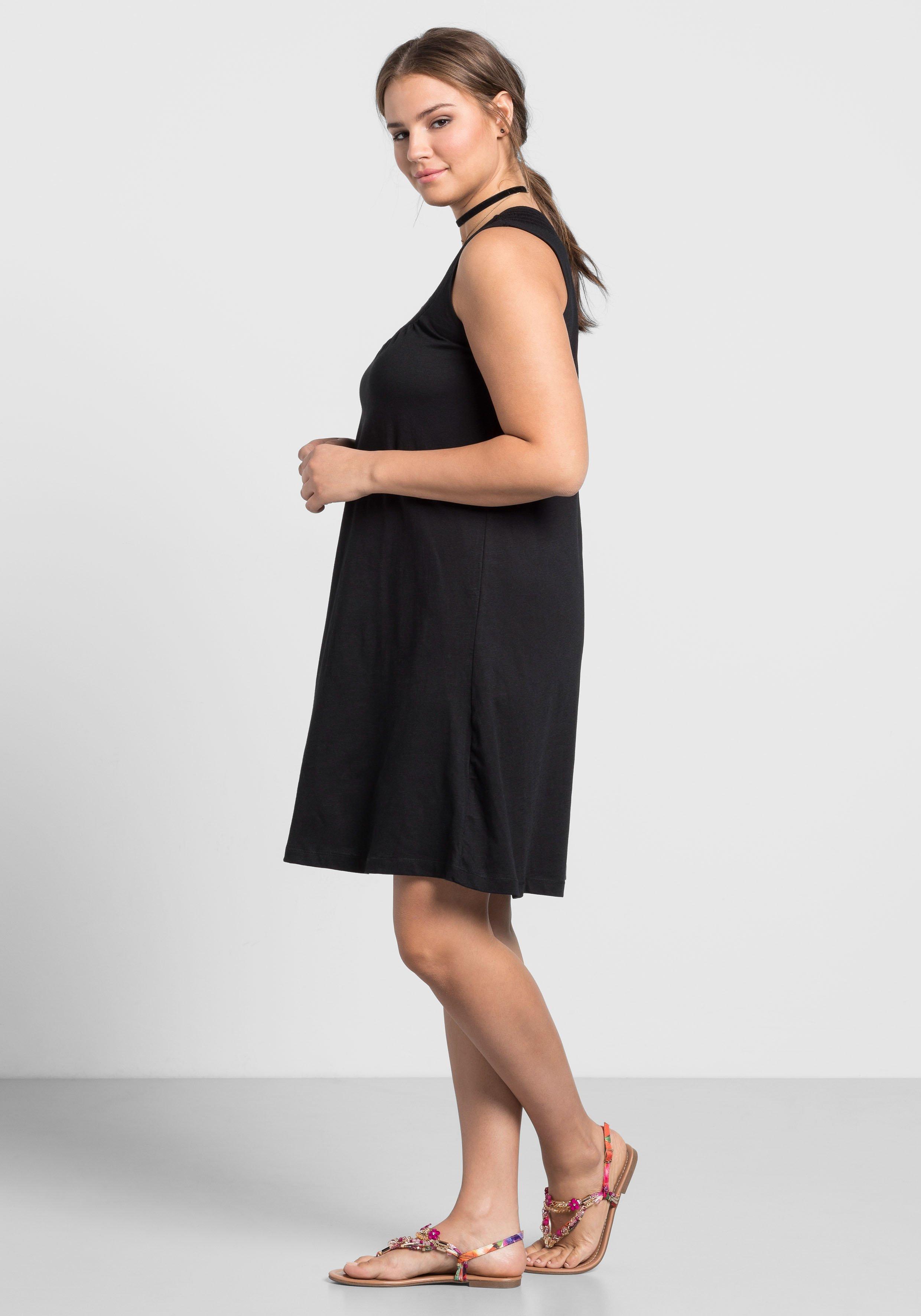 Shirtkleid mit Smok-Einsatz, in A-Linie