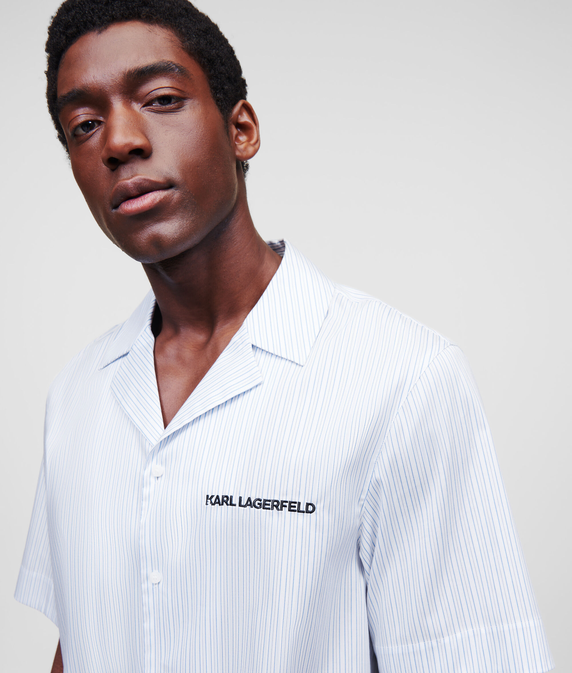 CHEMISE RAYÉE À MANCHES COURTES