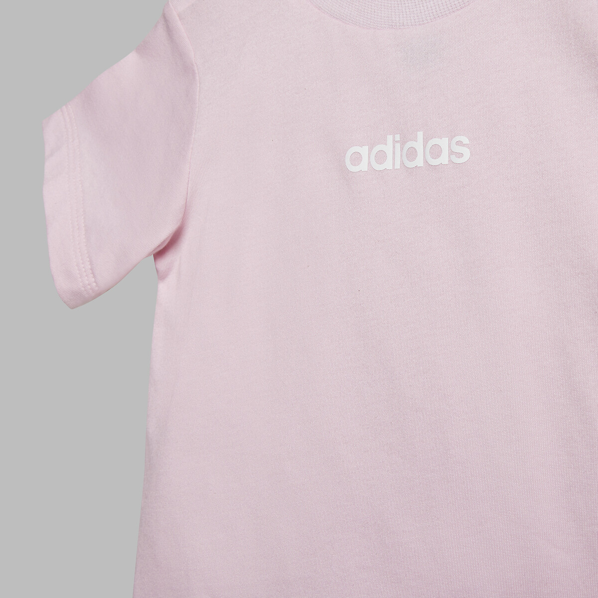 ADIDAS ROUPAS ESPORTIVAS<br>Conjunto de 2 peças, camiseta e shorts