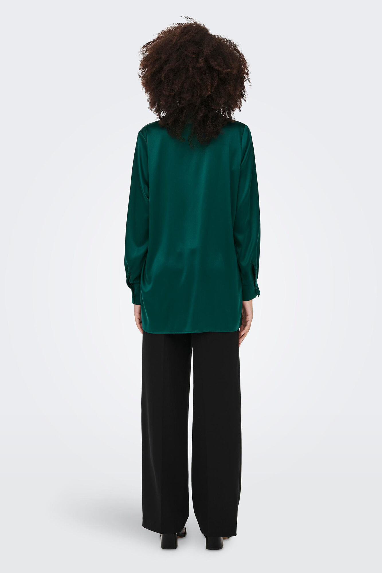 camisa de cetim oversized
