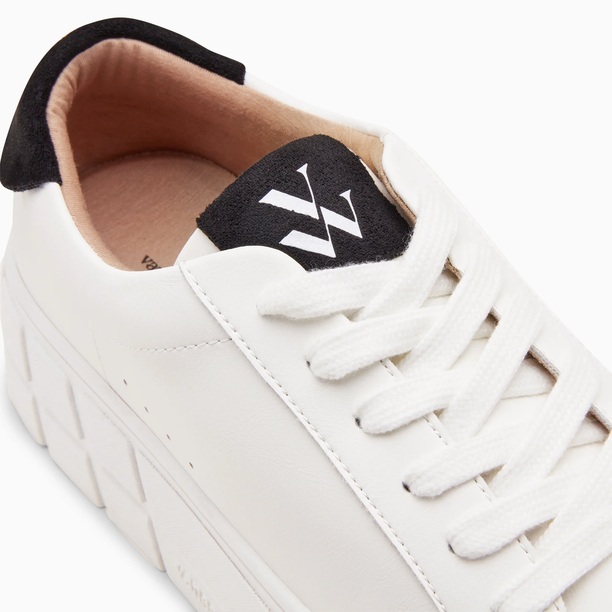 Sneakers-Baskets Meaghan blanc et noir à plateforme