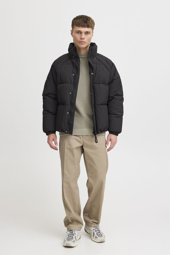 !Solid Milo Puffer Short True black