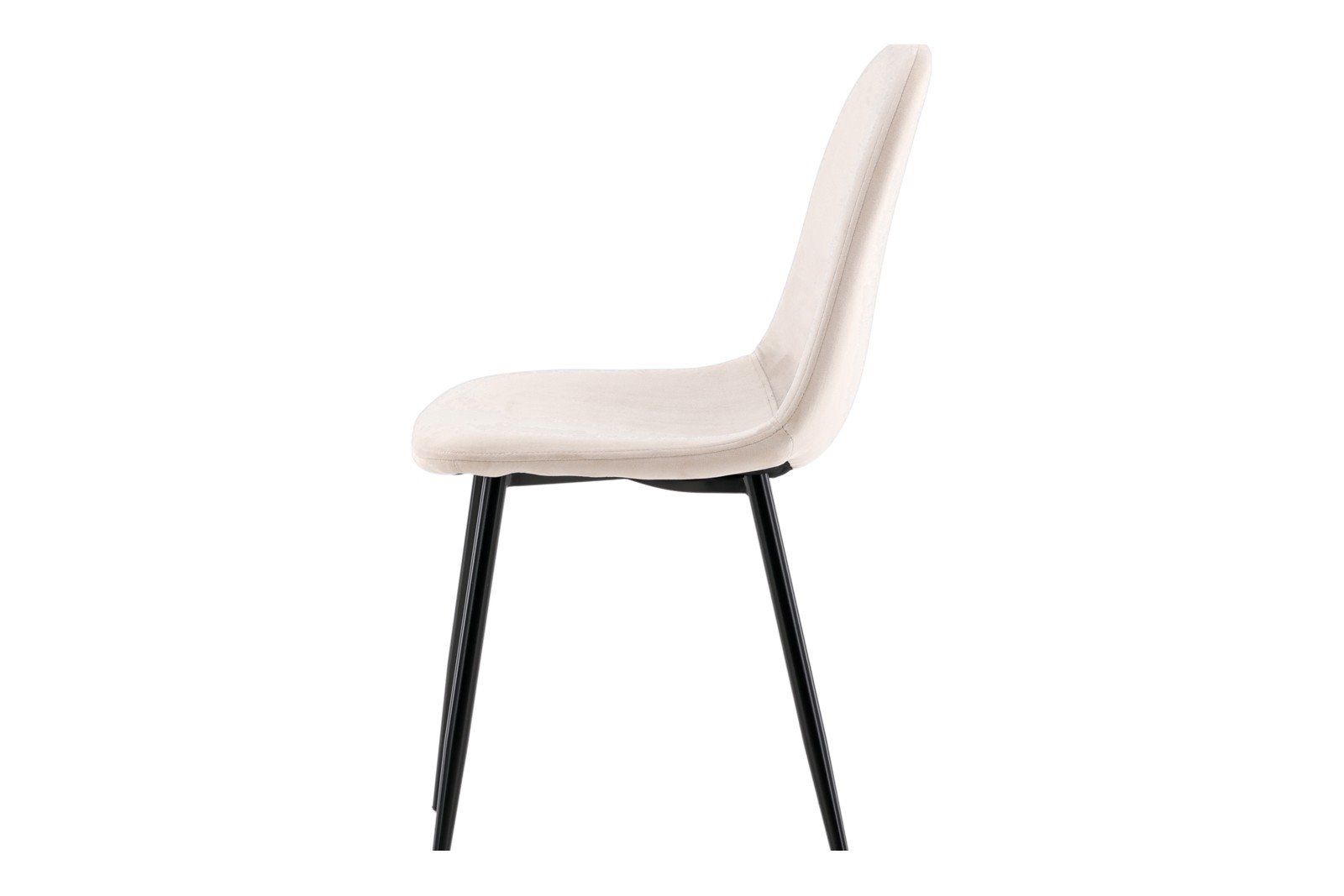 Polar Spisestol. Sett av 2 Sett av 2. Beige fløyelsstoff med sortlakkerte ben.
