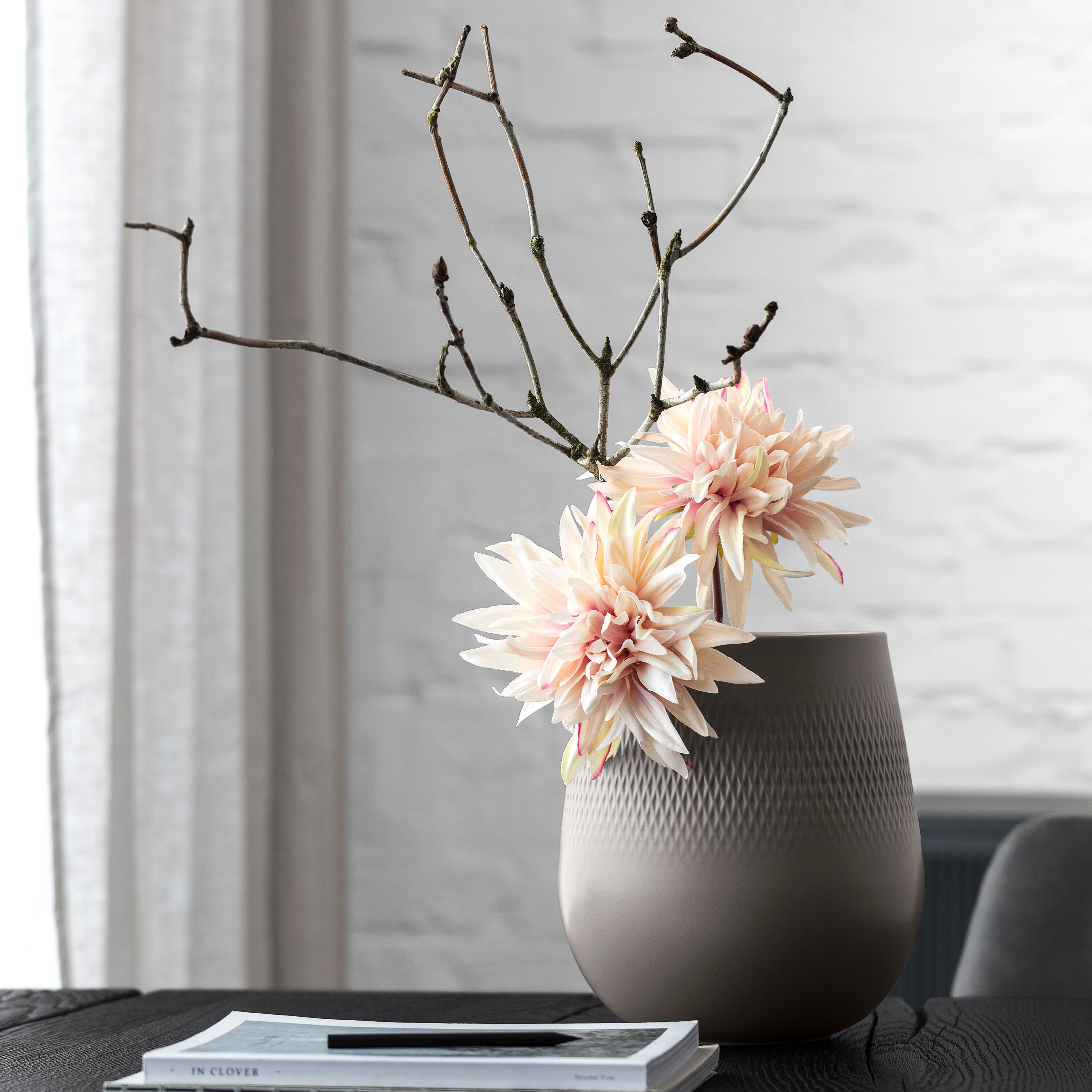 Manufacture Vase Taupe, 8.2'' x 9.1'', Premium Porcelain