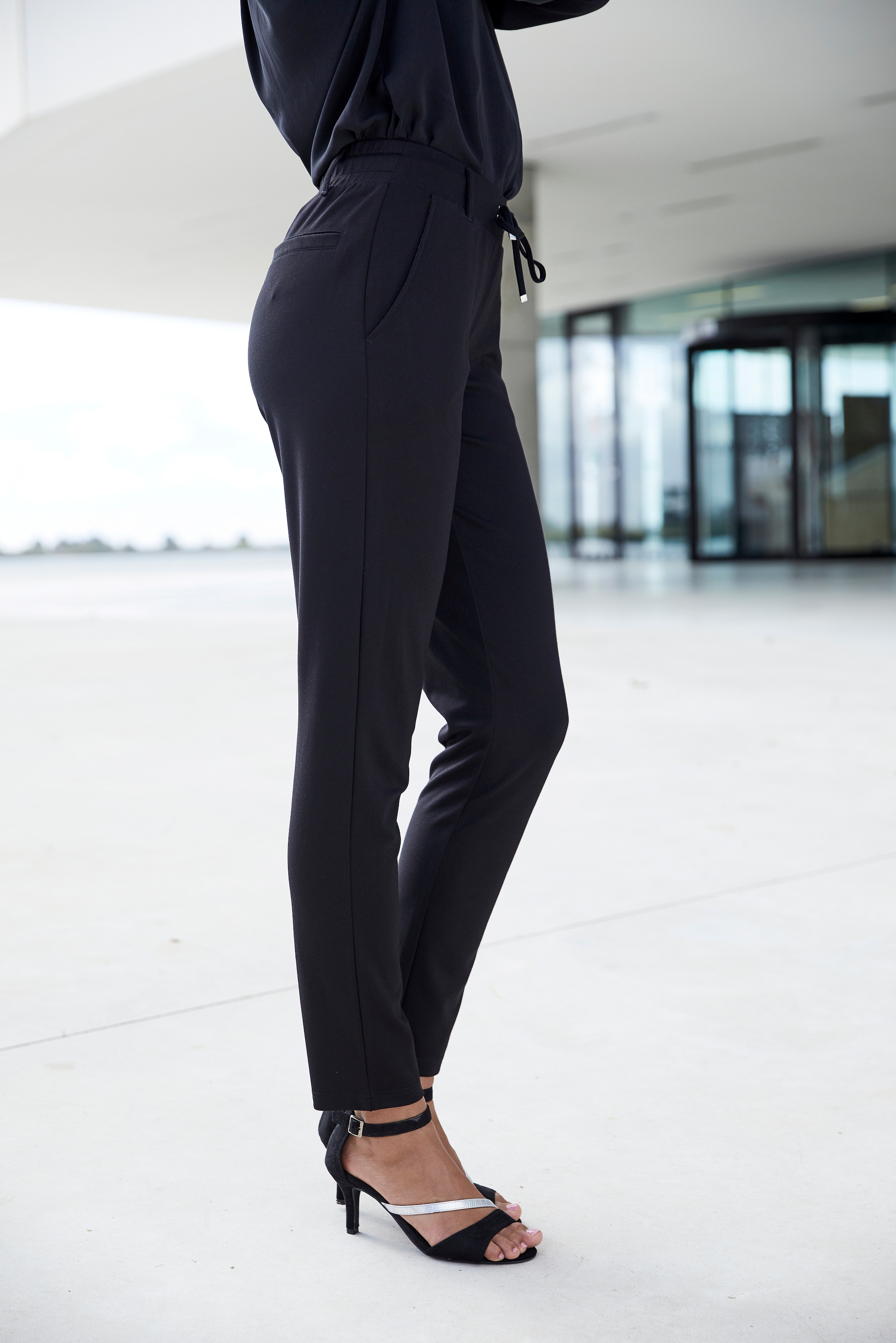 LASCANA Jogger Pants  mit elastischem Bund und Gürtelschlaufen, Loungewear