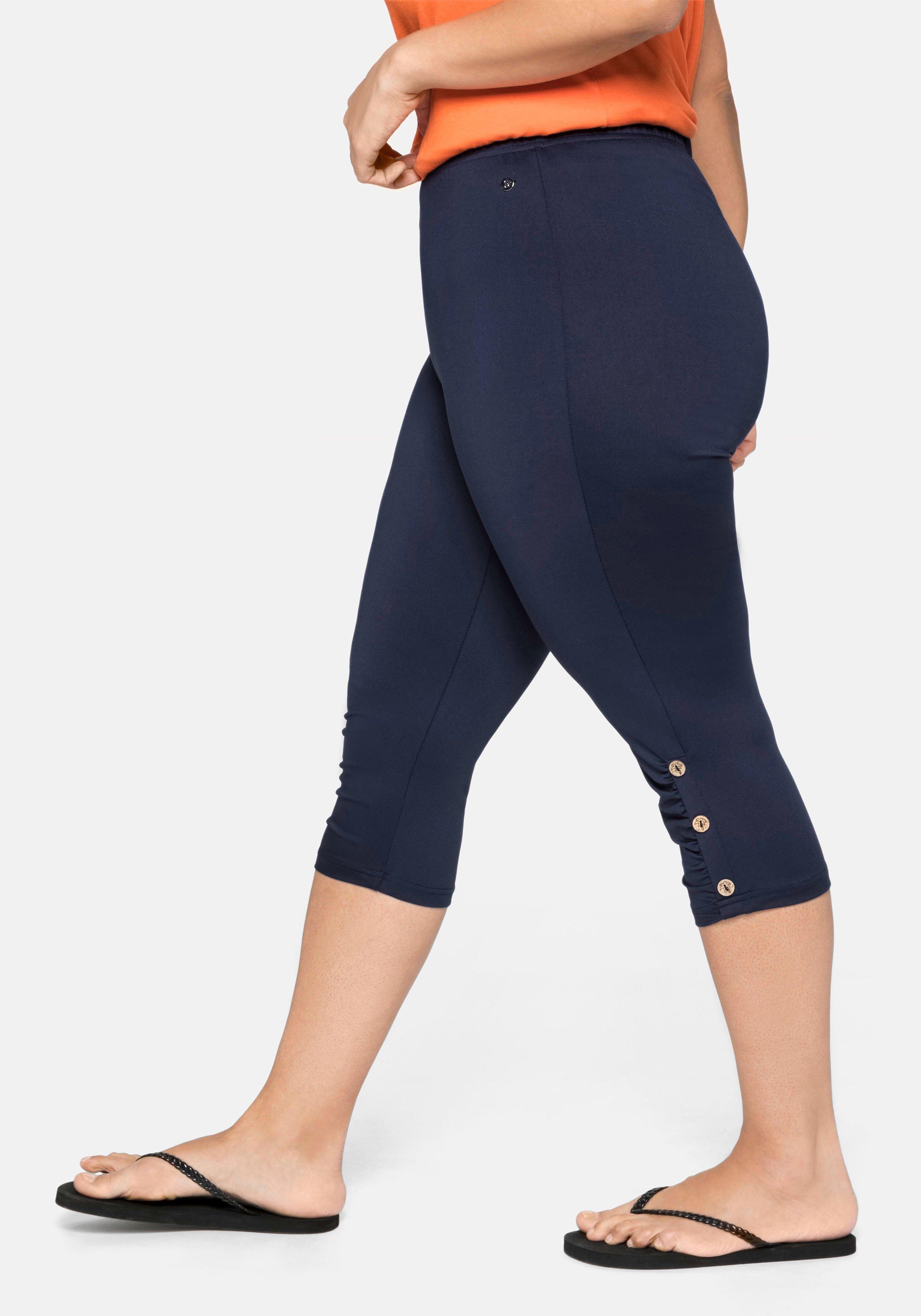 Caprileggings mit Raffung und Deko-Knöpfen am Saum