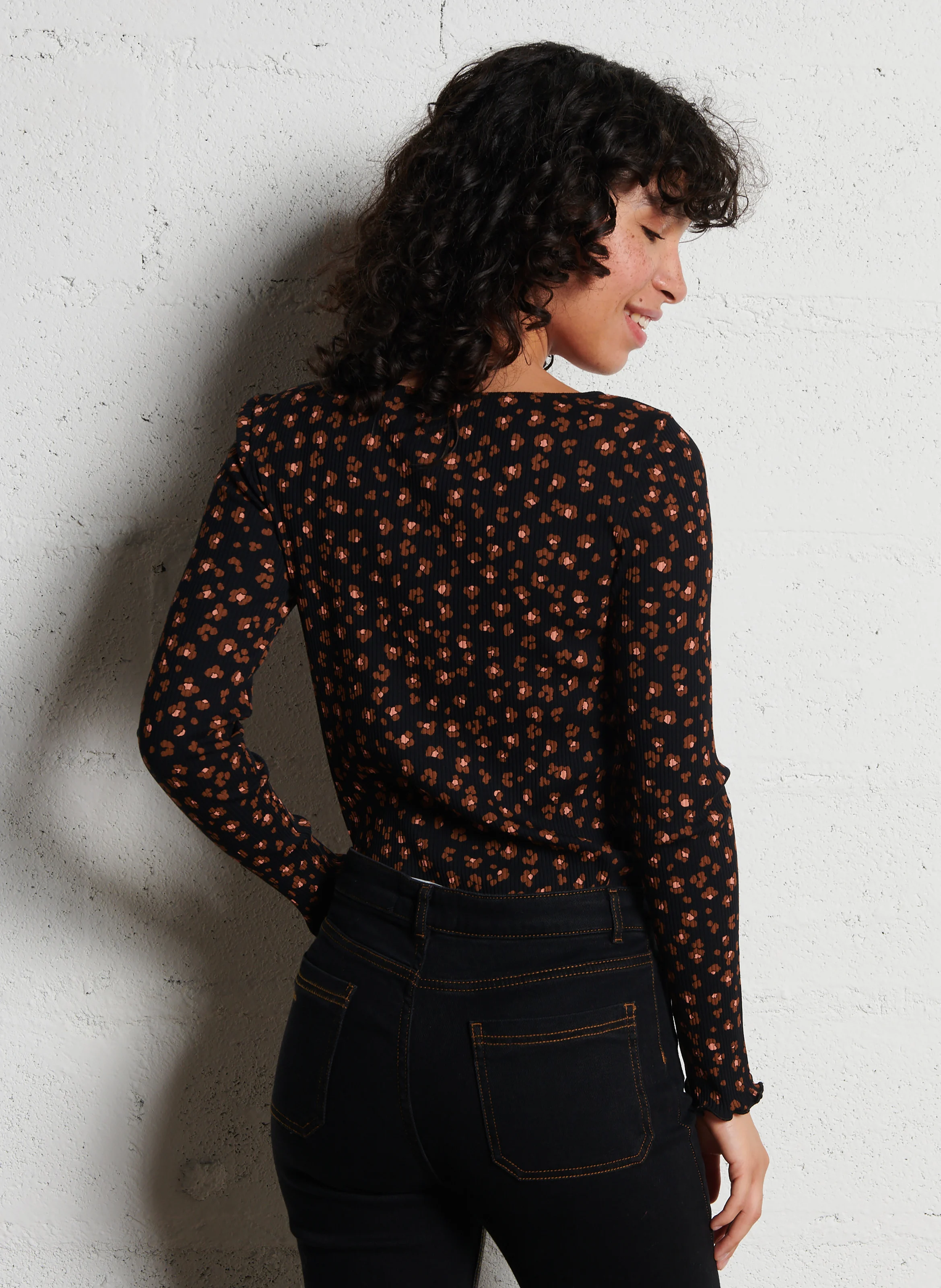 HAILEY - Tee-shirt col rond en coton mélangé | Noir