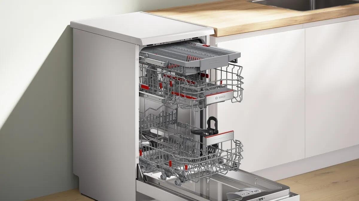 Bosch SPS6YMI14E, Serie 6, Smarter Freistehender Geschirrspüler 45 cm, Besteckschublade, Spülmaschine mit Zeolith Trocknung, besonders leise, höhenverstellbarer Oberkorb, Favoritenprogramm, AquaStop