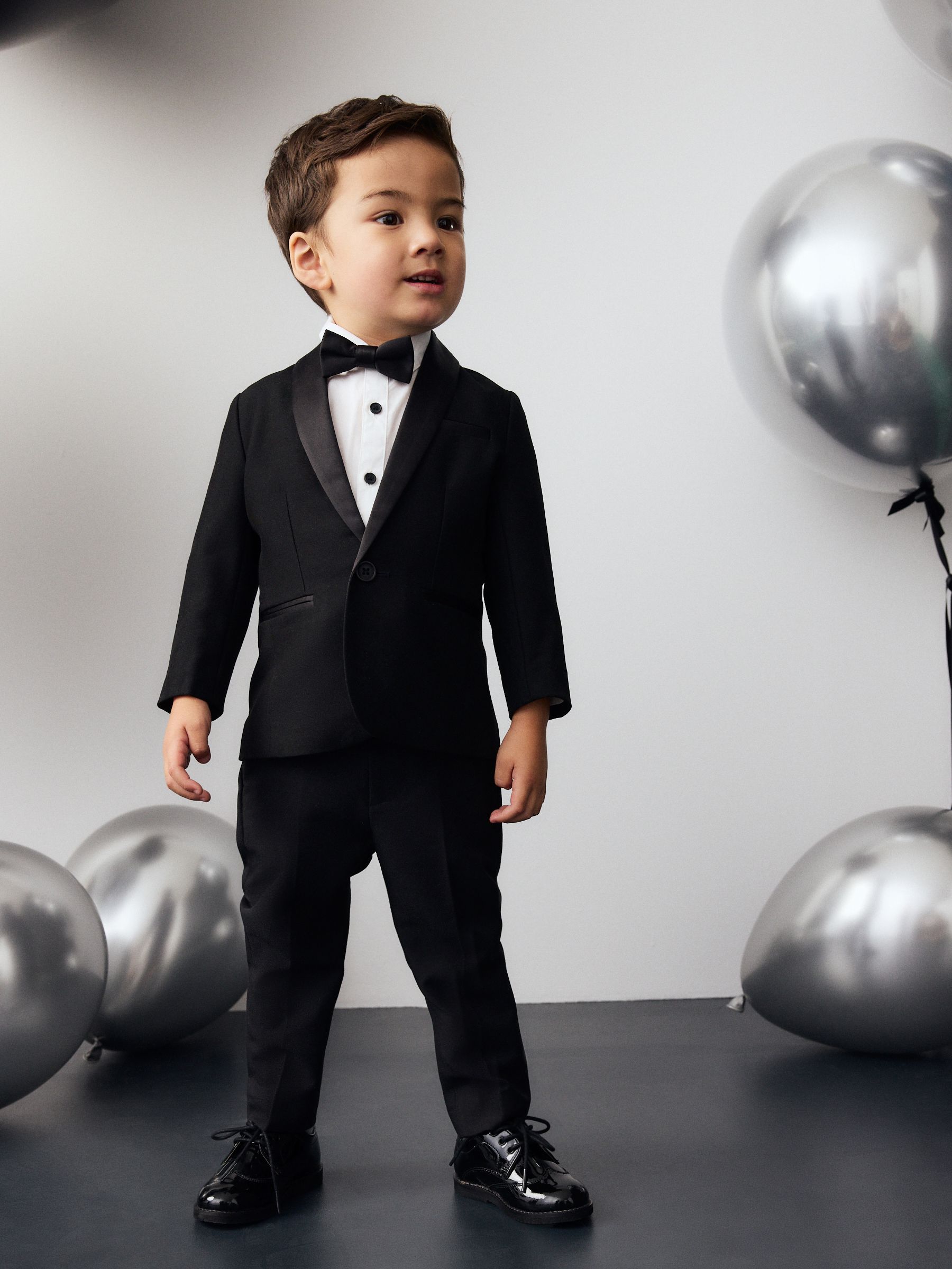 Zwart - Set van blazer, overhemd, broek en vlinderstrik (3 mnd - 9 jr)