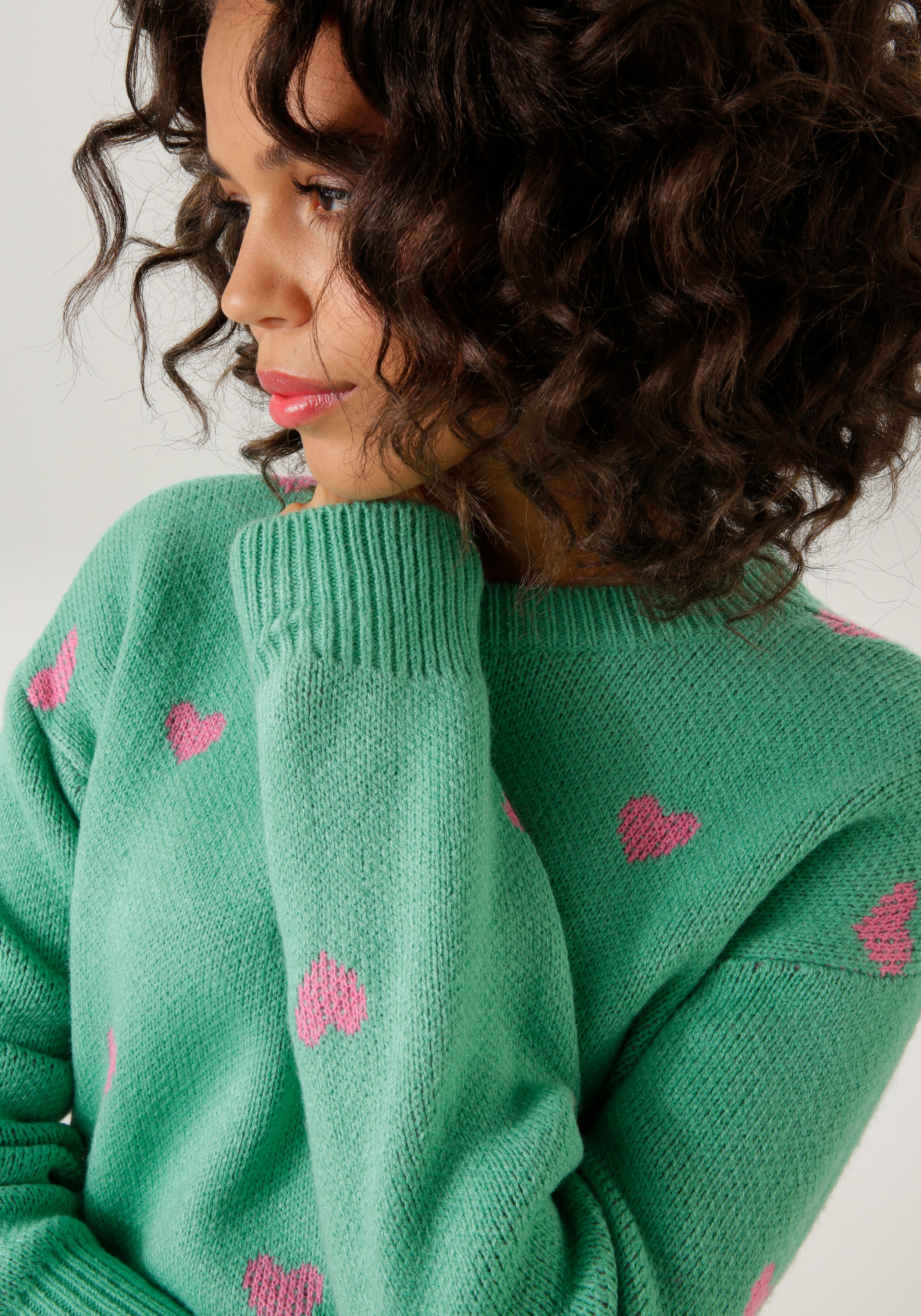 Aniston CASUAL Strickpullover , mit eingestrickten Herzchen