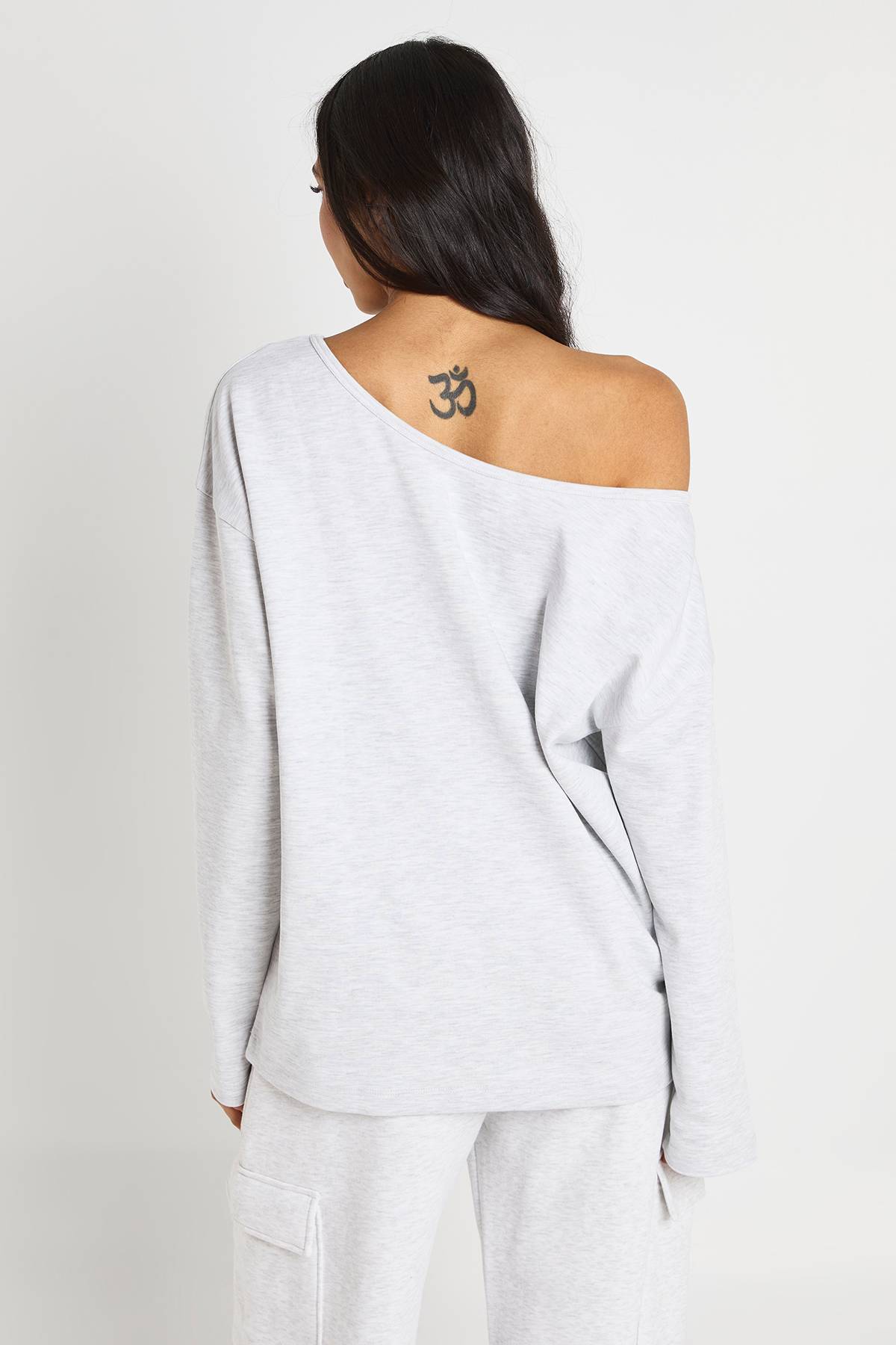 boohoo Sweat-shirt Décolleté Épaules Dénudées En Jersey Interlock Pour Grandes Tailles
