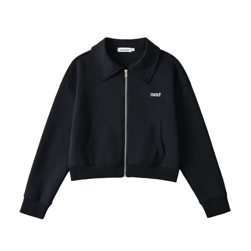Yukis - Cropped jack met kraagletters en geborduurde rits