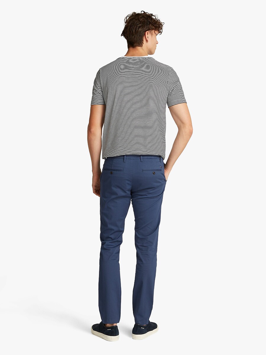 TOMMY HILFIGER<br>Calça chino slim fit Bleecker em malha estruturada