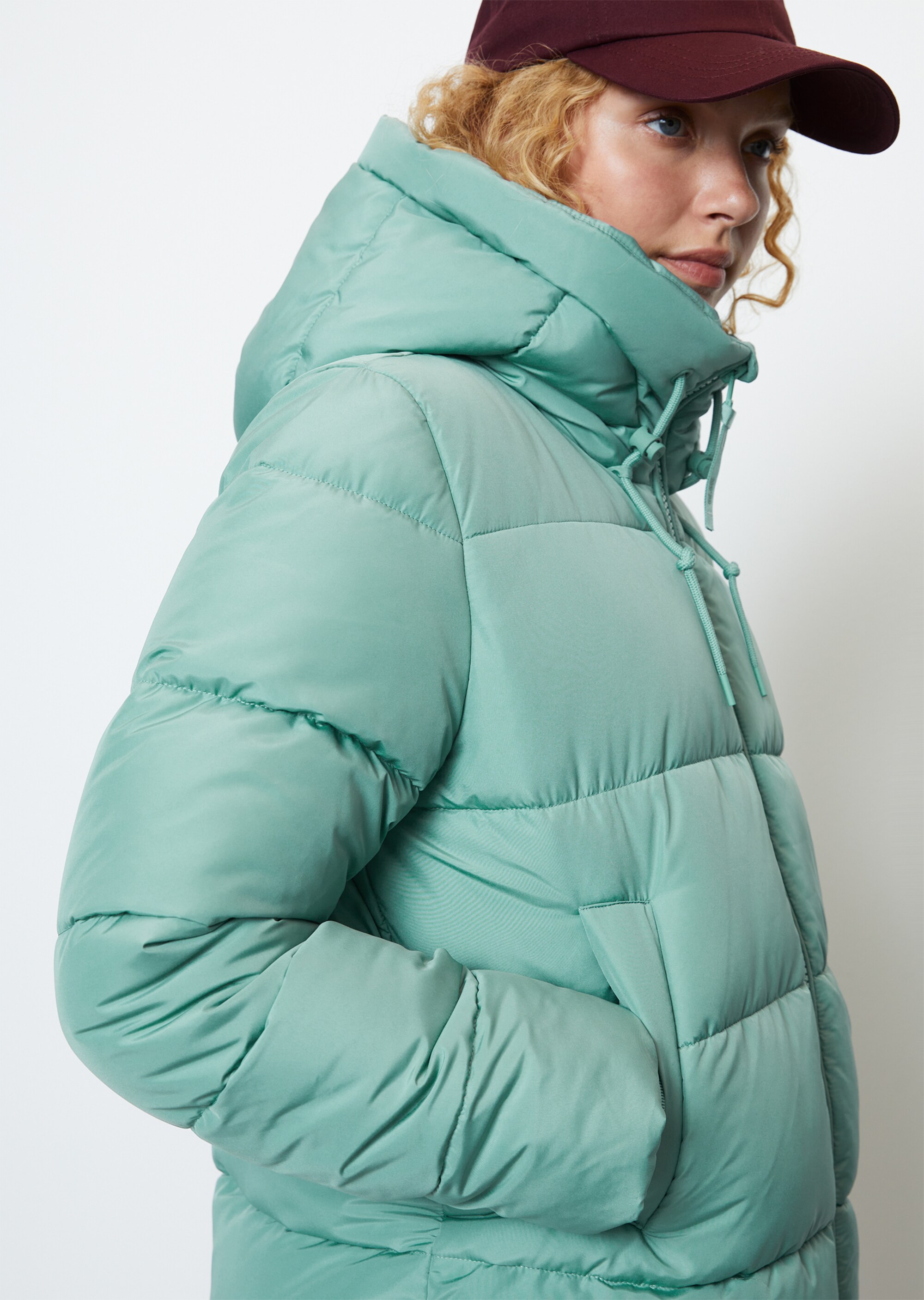 Kapuzen-Puffer-Jacke relaxed aus teilweise recycelten Materialien
