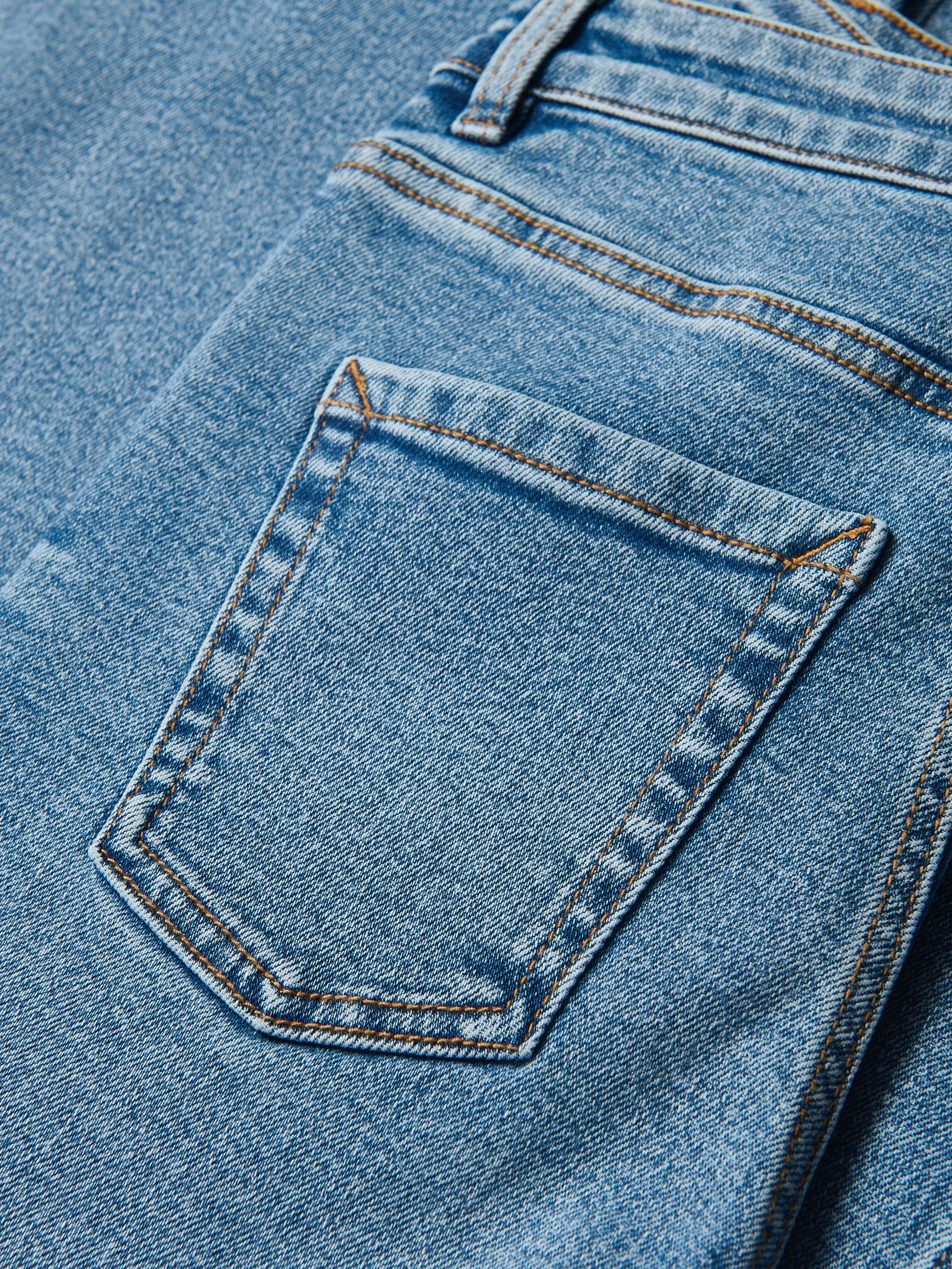 Jeans im Flare-Fit