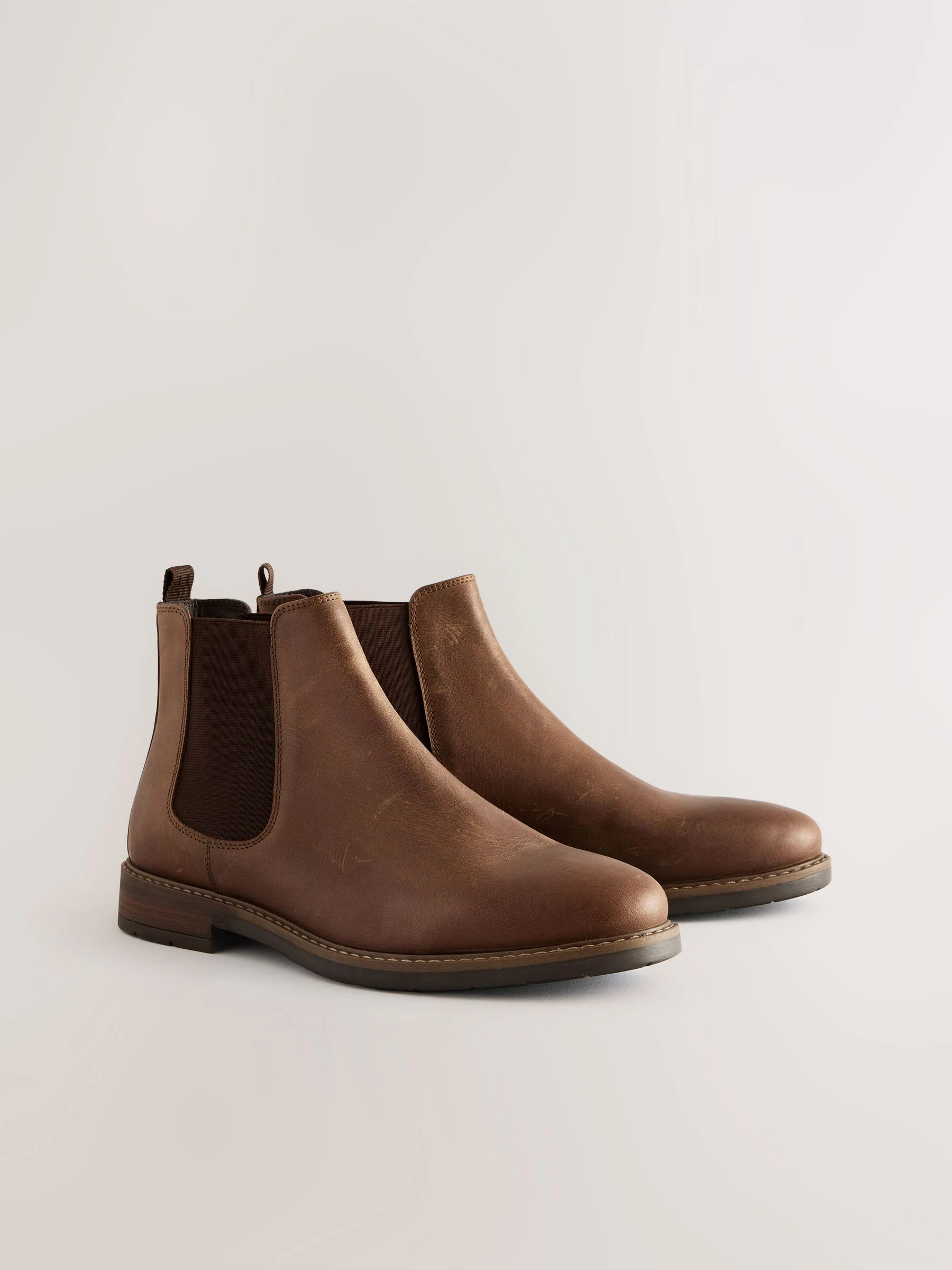 Bruin - Waxy Leather Chelsea Boots