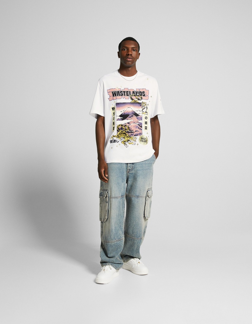 Camiseta de manga curta com estampa e modelagem quadrada