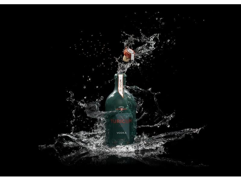 Turicum Vodka Gin Infused 0.5 l Hochprozentige Getreide-Spirituose aus der Schweiz