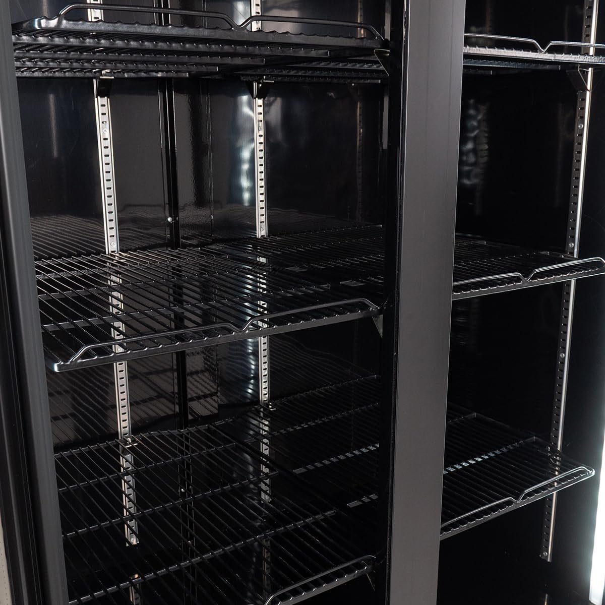 Getränkekühlschrank Eco 630 mit Leuchtaufsatz & Klapptüren, 8 verstellbare Böden, 630L Kühlraum, Glastür, Innenbeleuchtung, Gastronomiebedarf, schwarz für Gewerbe & Gastro