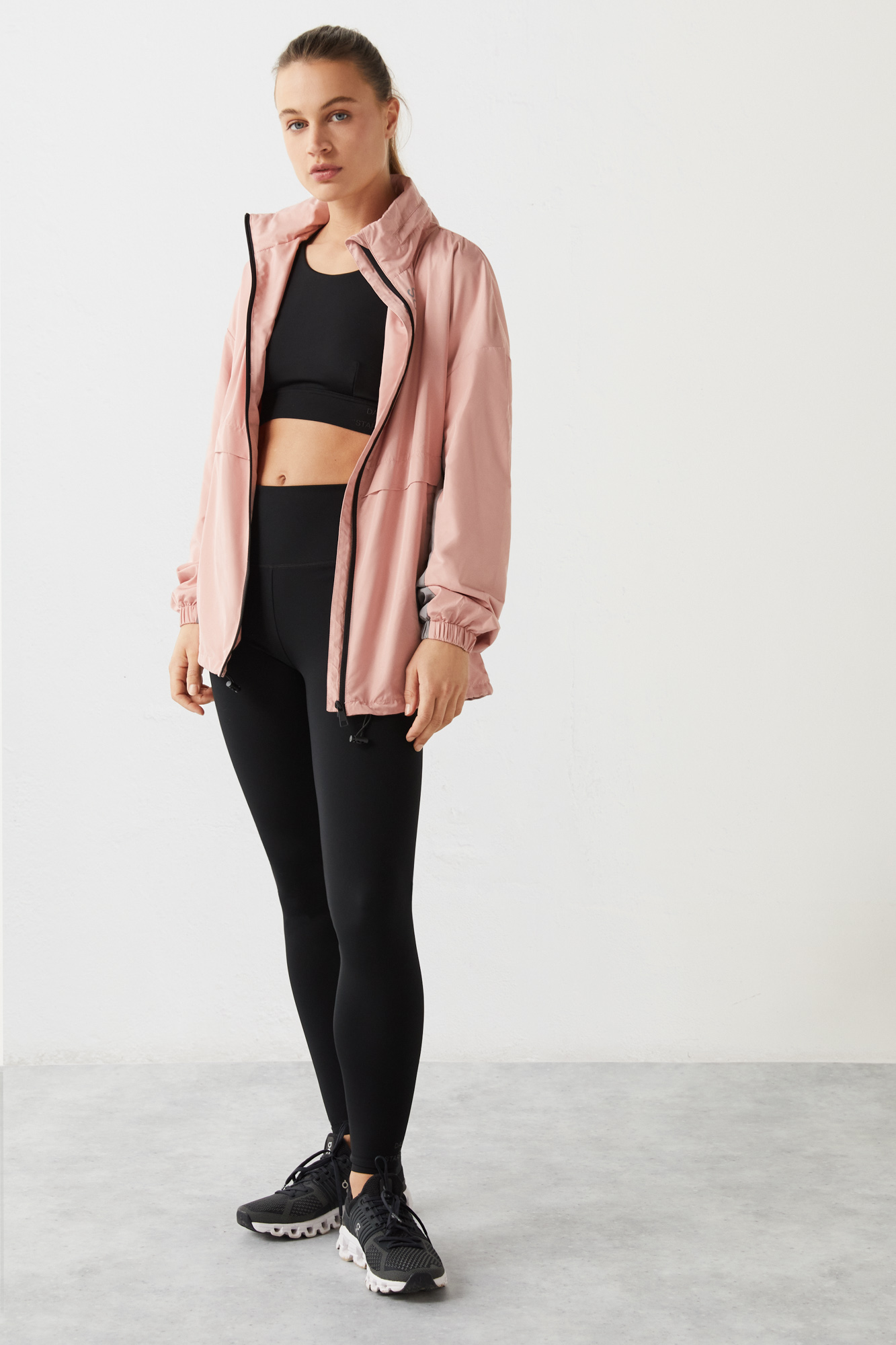 Leggings pretas compridas com toque de colágeno