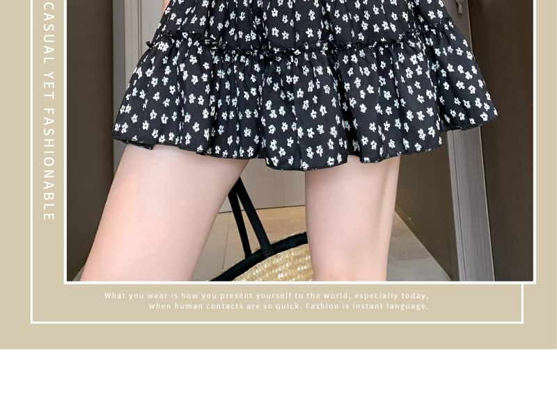 Tel tot 10 - Mini A-lijn rok met hoge taille en bloemenprint