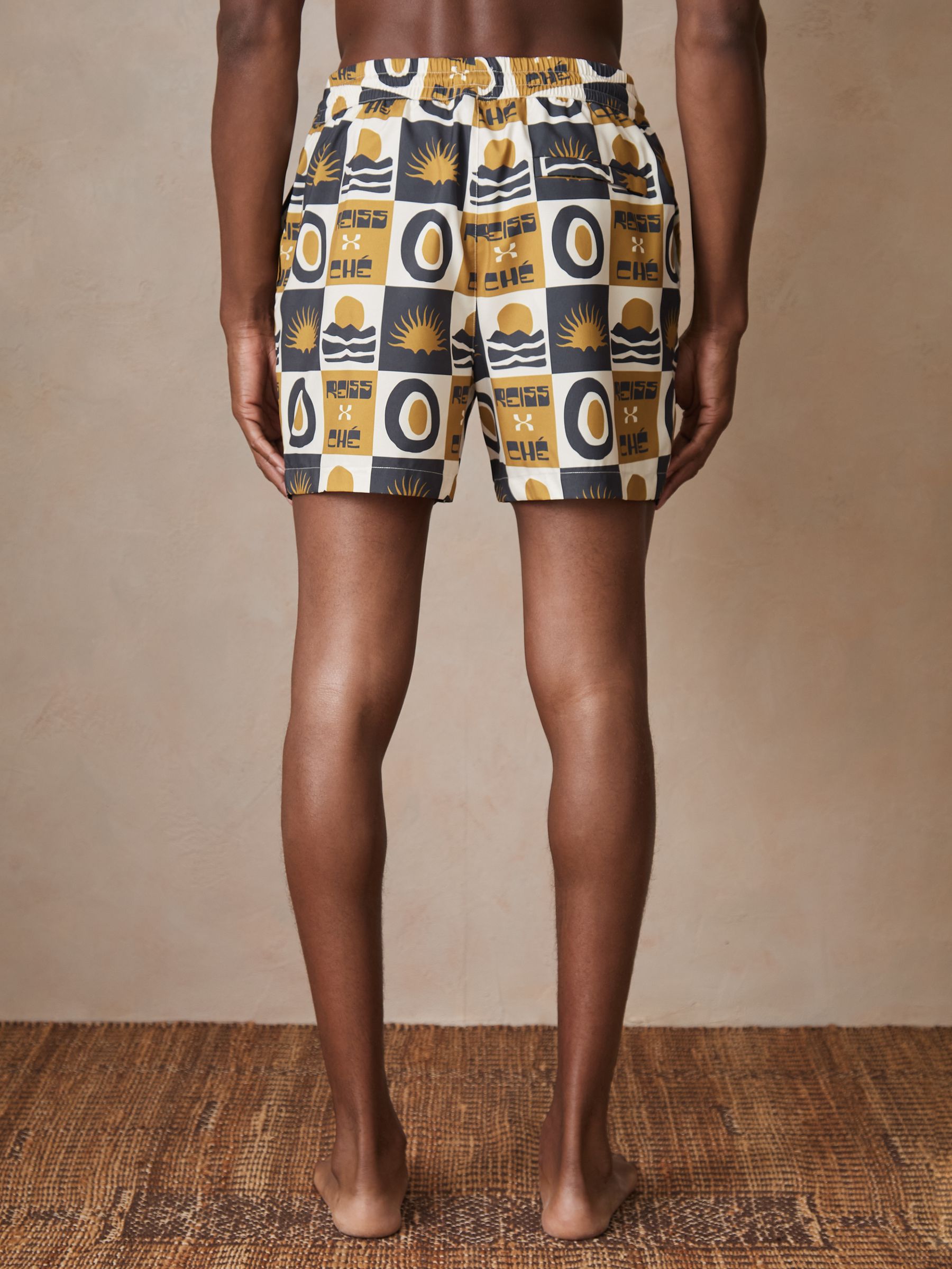Olijfgroen - Reiss Trinity Reiss | Ché Sunset-Print Swim Shorts
