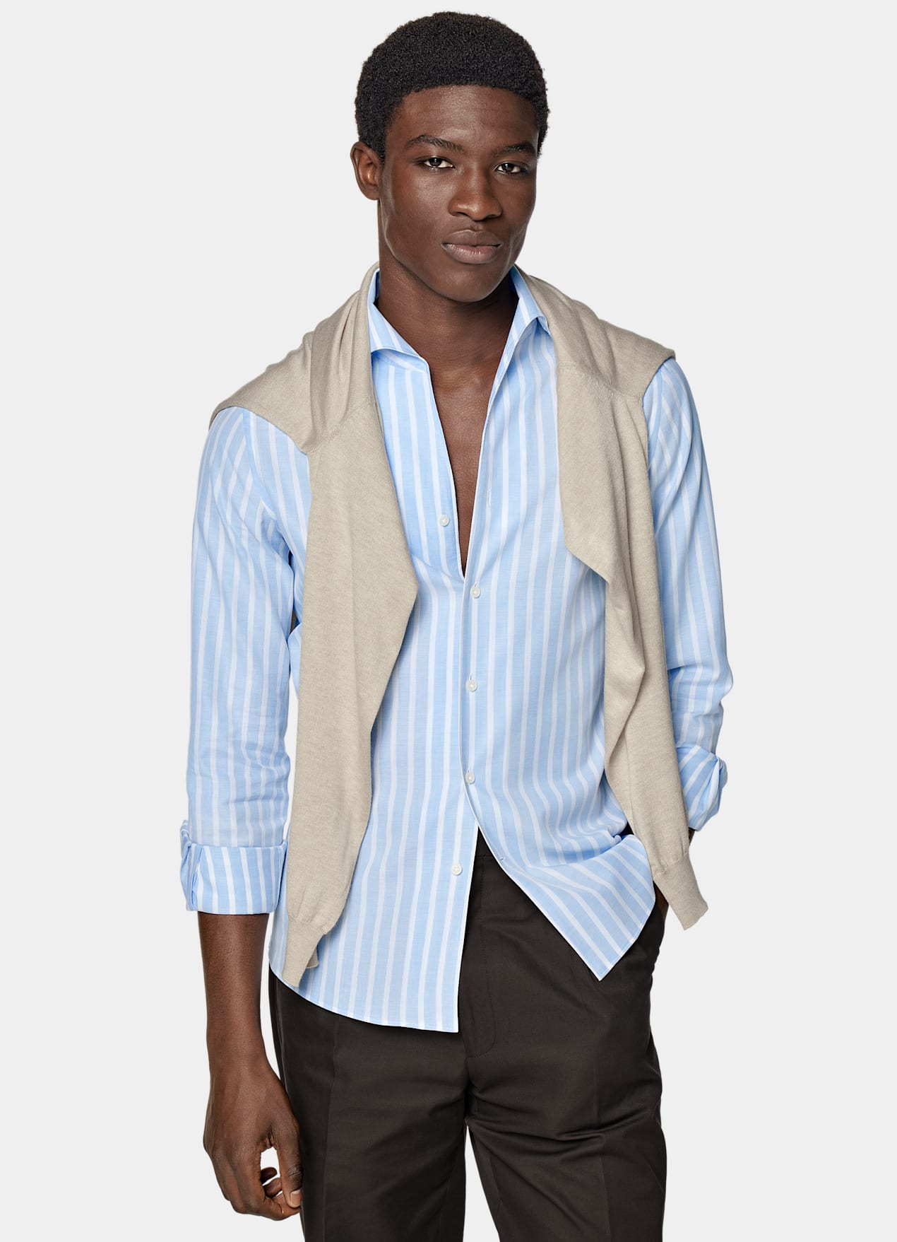 Chemise coupe très ajustée avec col d'une seule pièce bleu à rayures