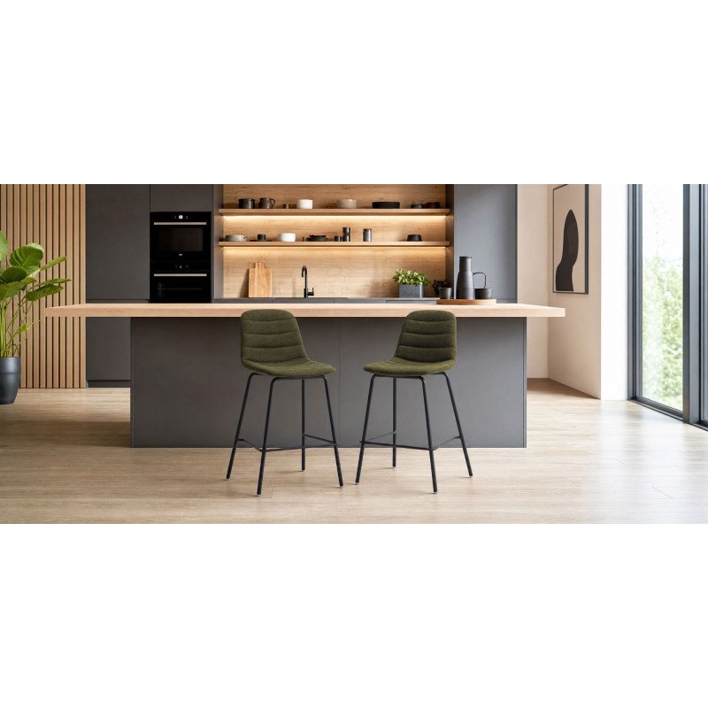 Tabouret  Zunilda en chenille vert foncé et acier avec finition noir mat hauteur 65 cm