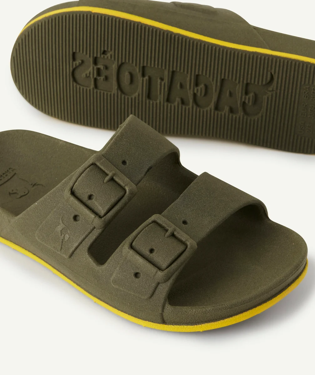CACATOESSANDALES PARFUMÉES KAKI AVEC DÉTAILS JAUNES ENFANT