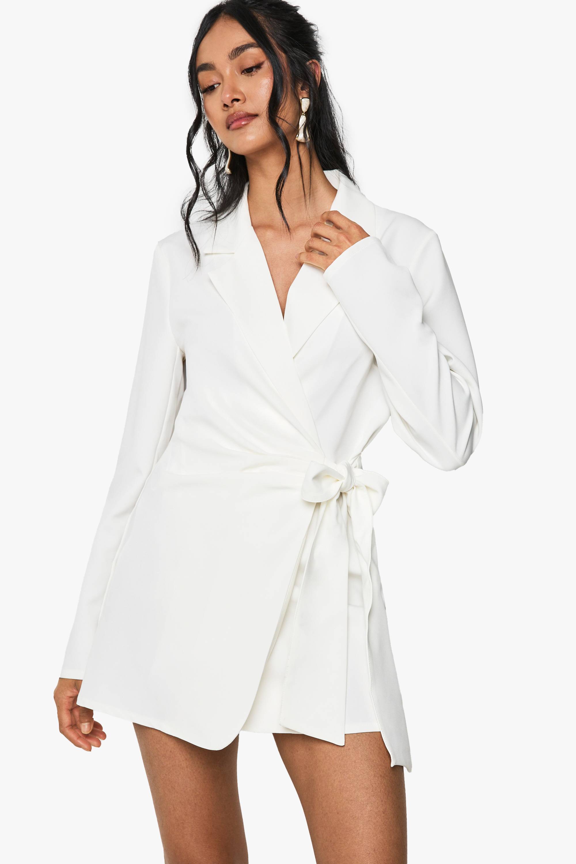 boohoo Robe blazer ajustée à drapé enveloppant