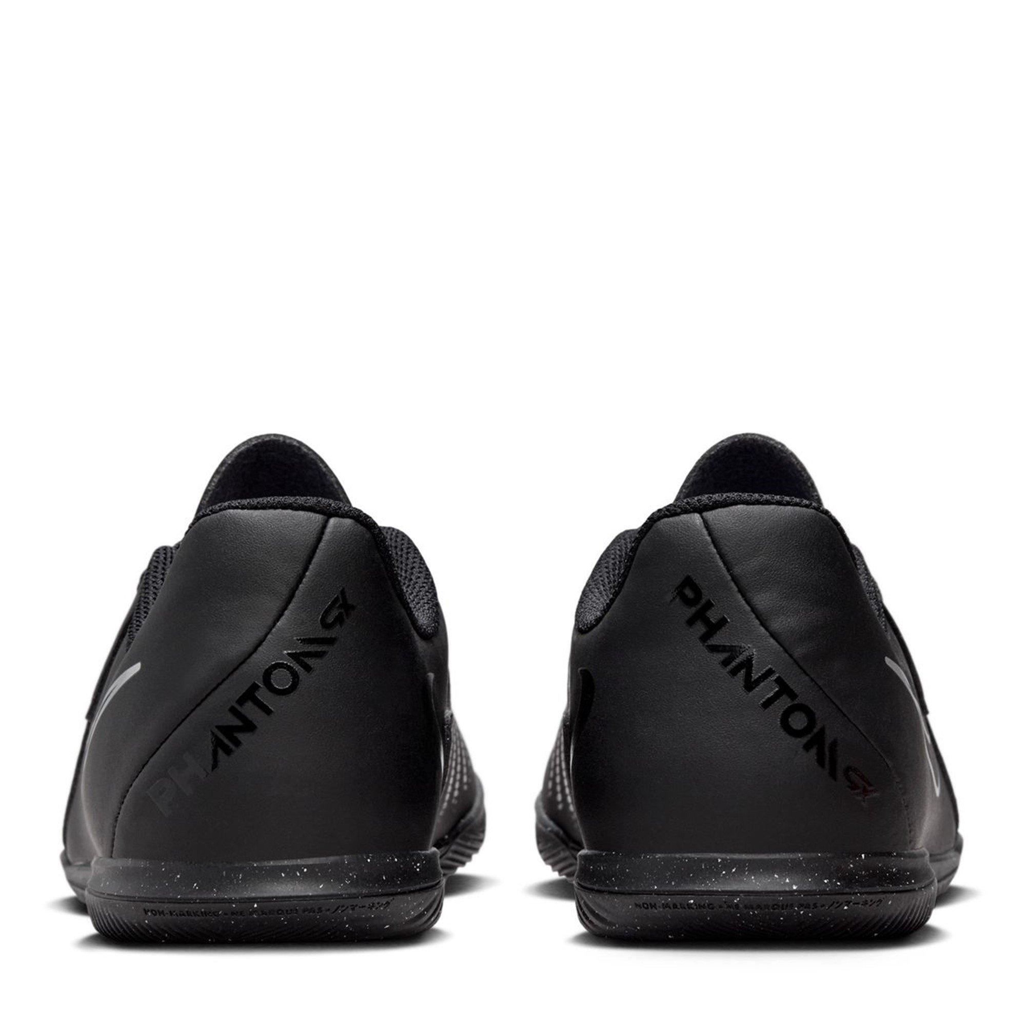 Nike Phantom GX 2 Club Juniors Indoor Court Football Boots.